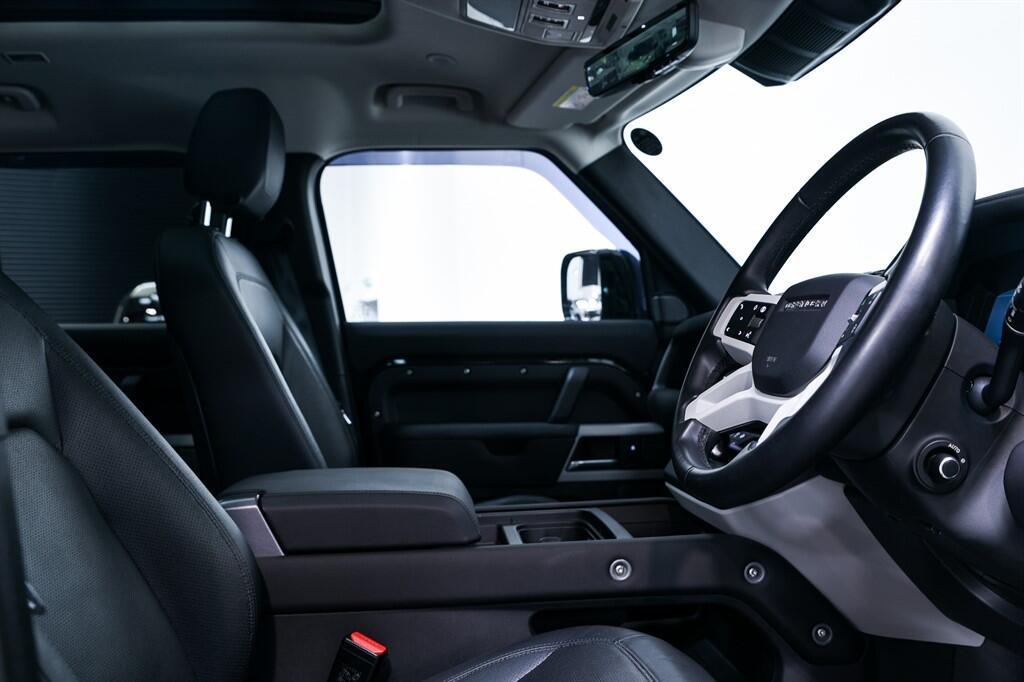 Land Rover Defender 110 - Image 11
