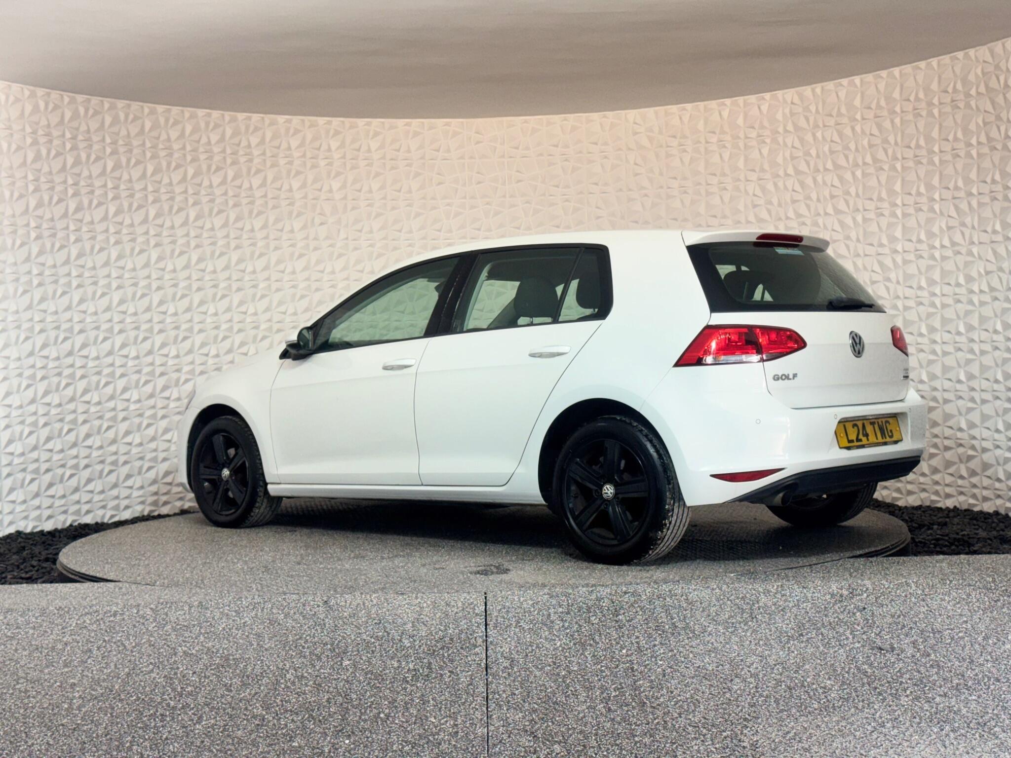 Volkswagen Golf - Image 17