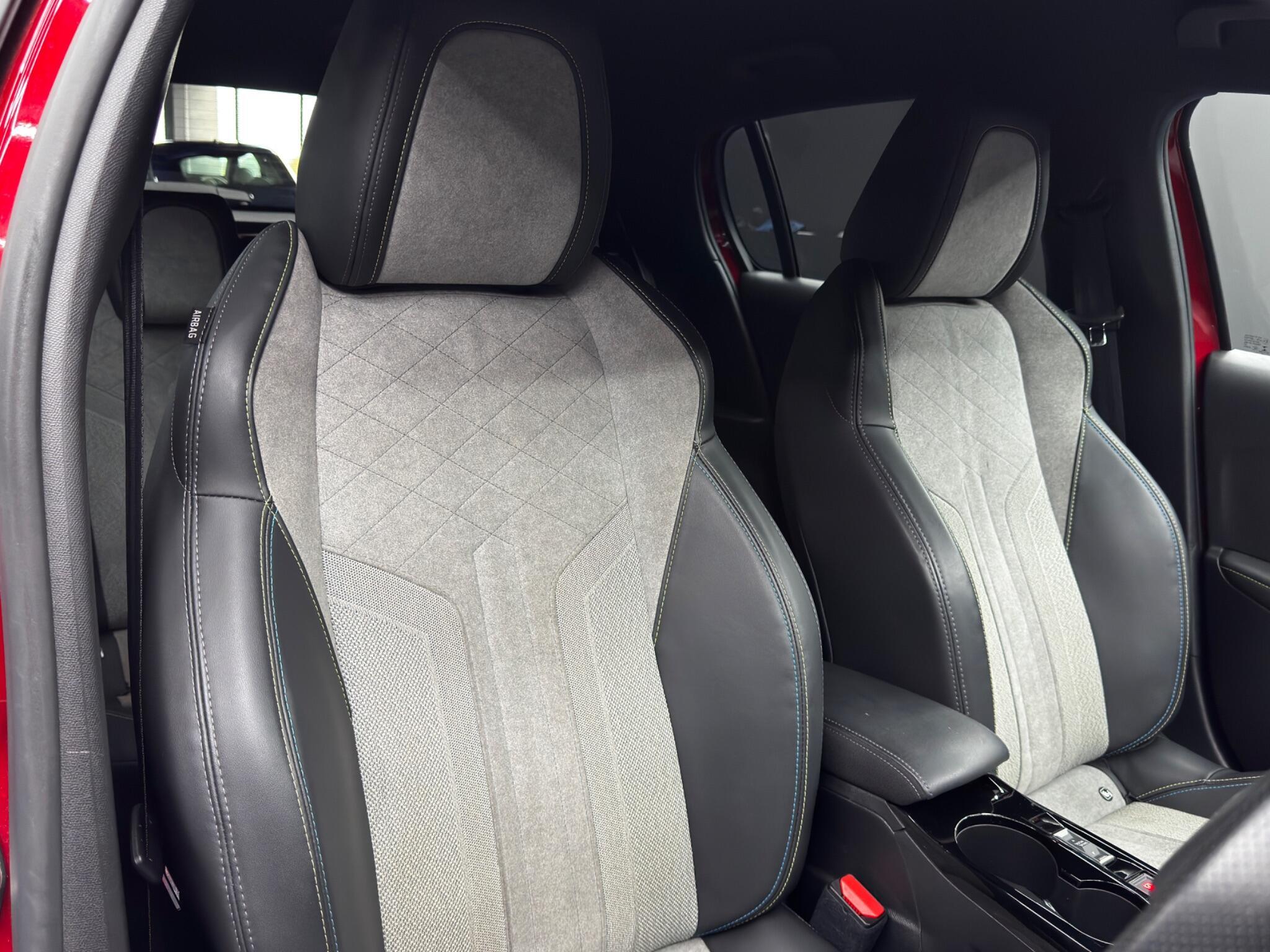 Peugeot E-208 - Image 12