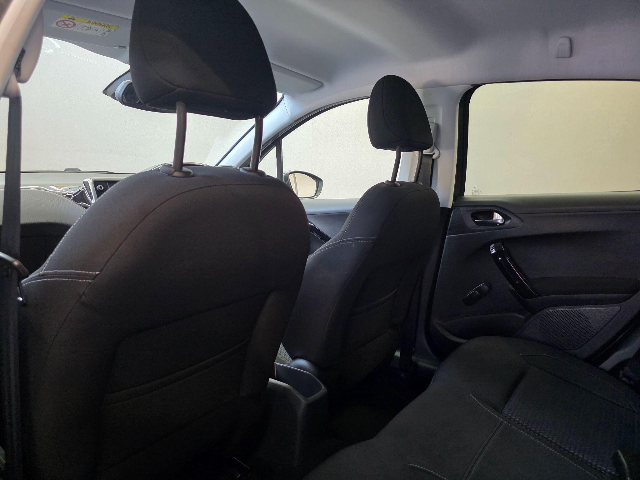Peugeot 208 - Image 19