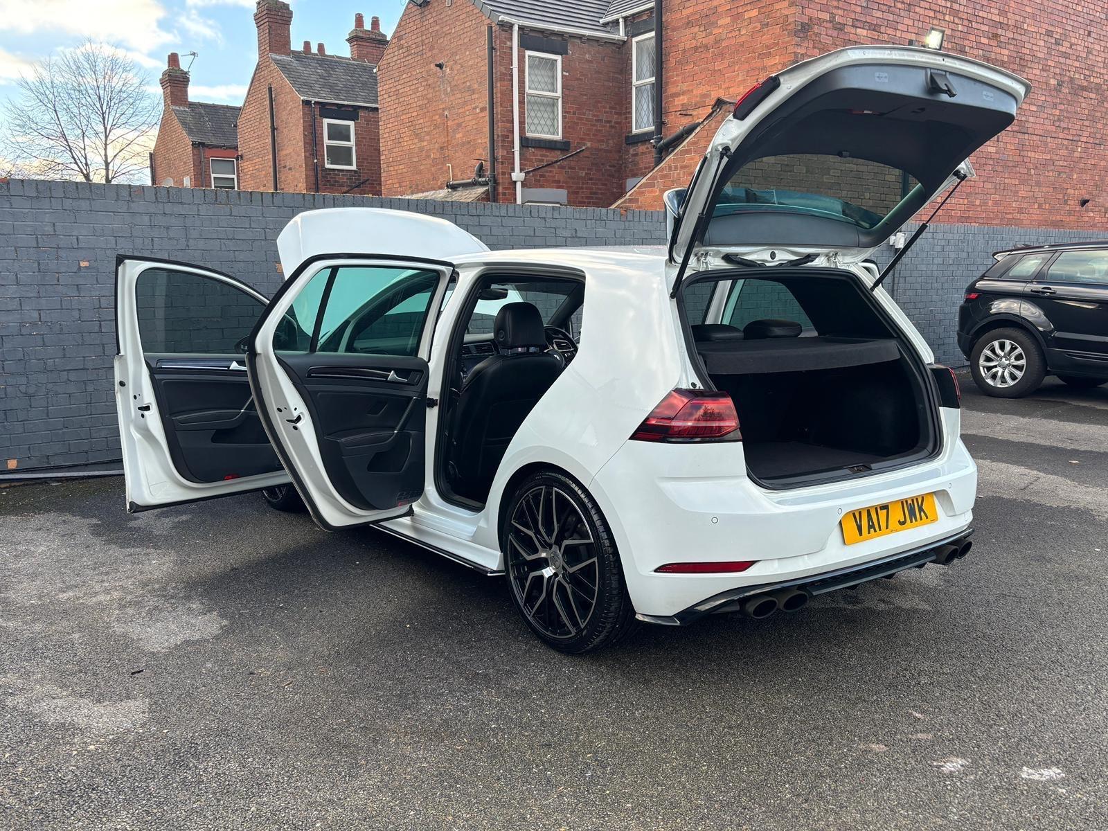 Volkswagen Golf - Image 18