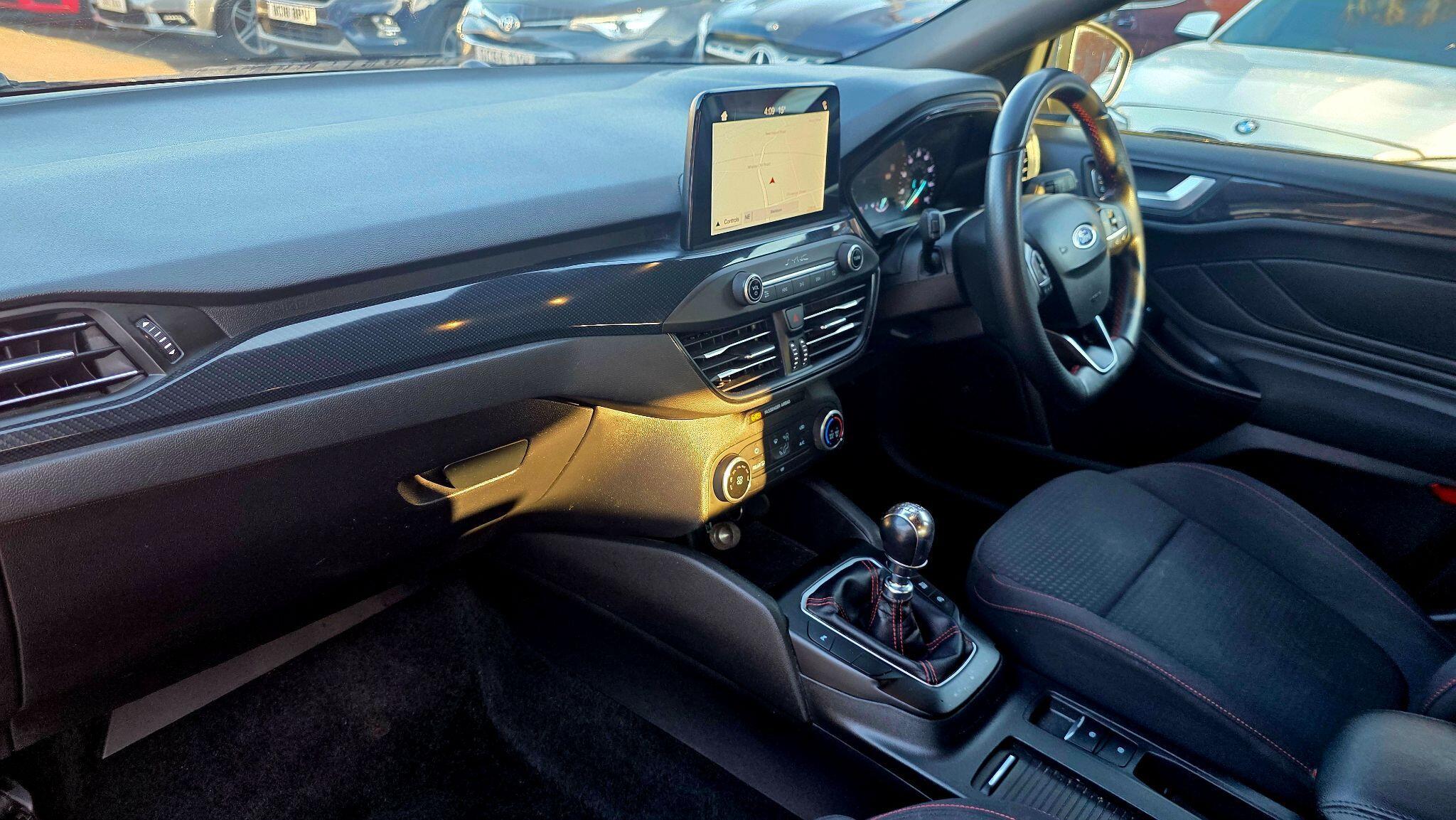 Ford Focus - Image 13