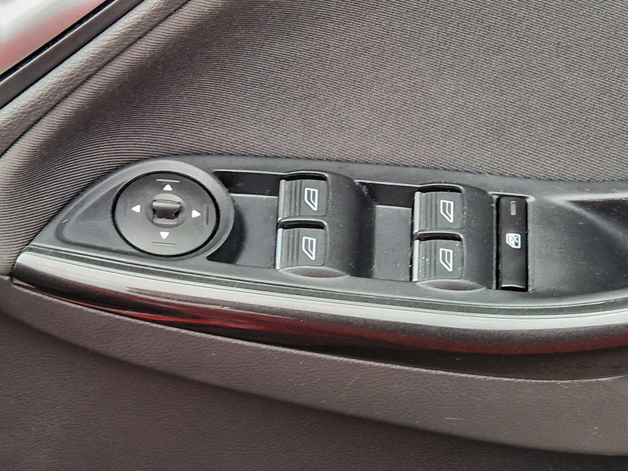 Ford Focus - Image 32
