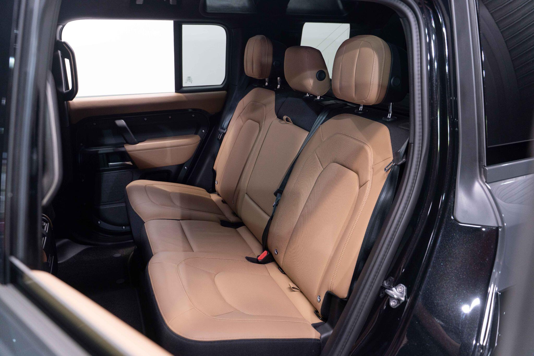 Land Rover Defender 110 - Image 23