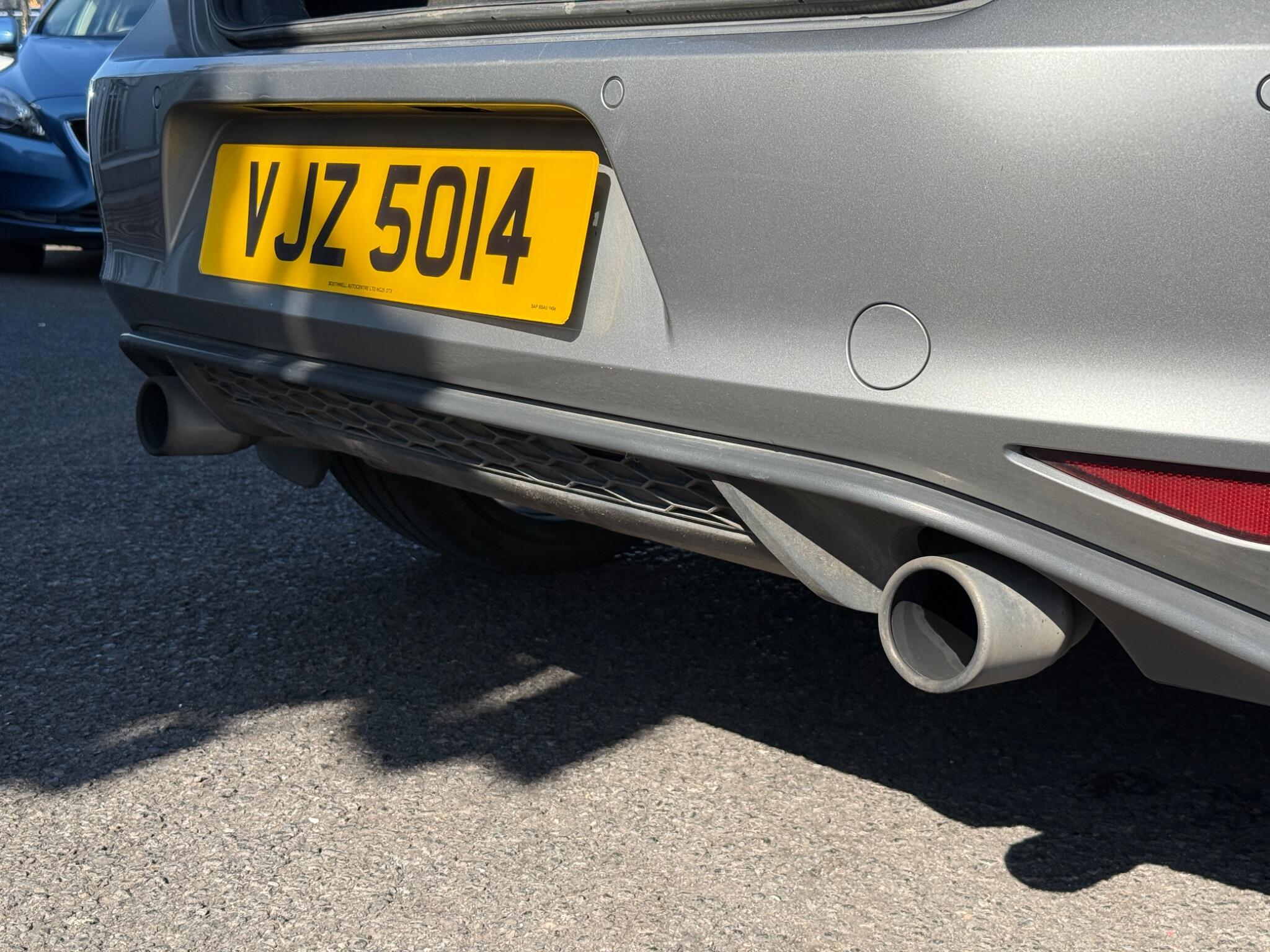 Volkswagen Golf - Image 10