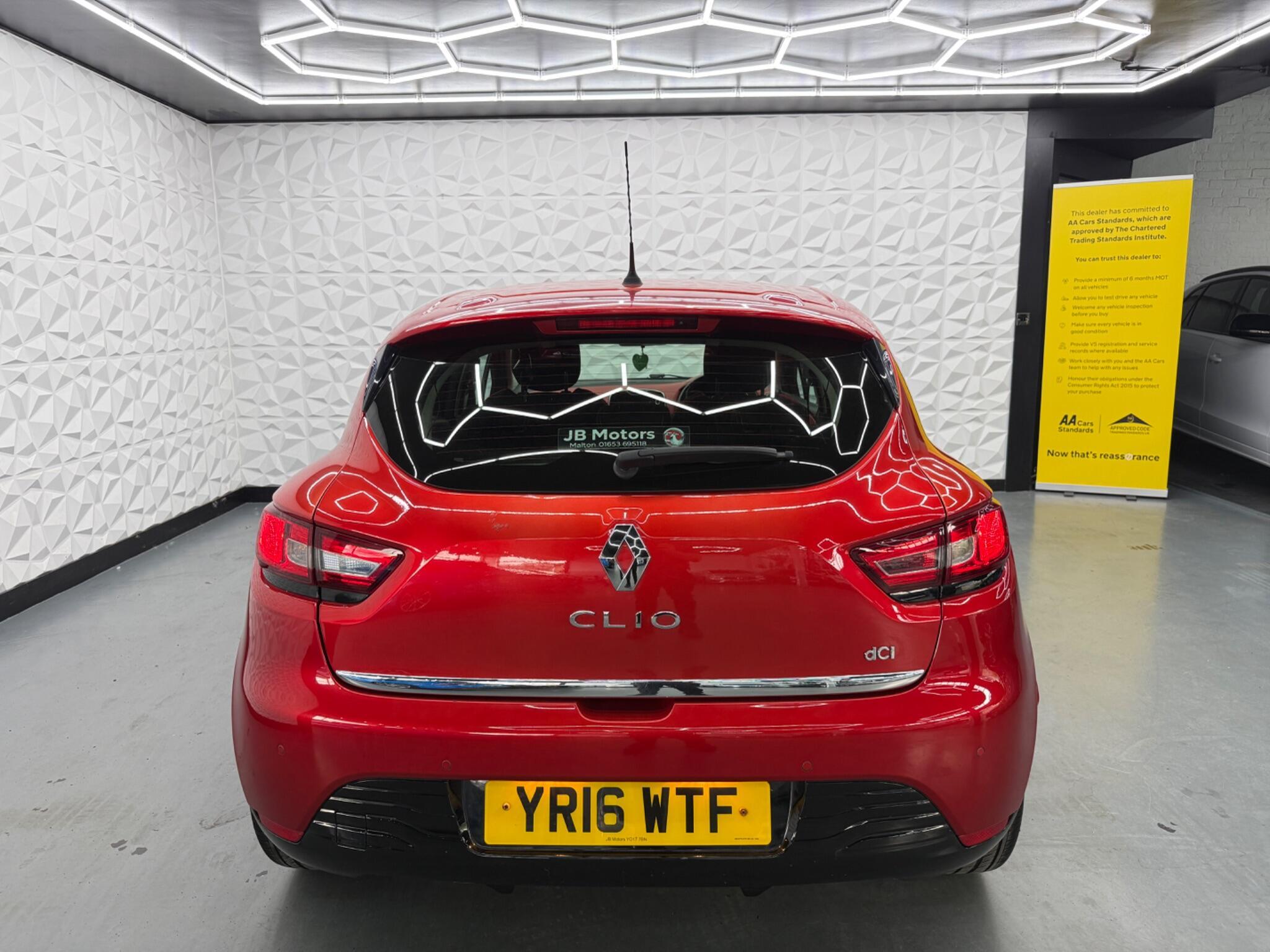 Renault Clio - Image 11