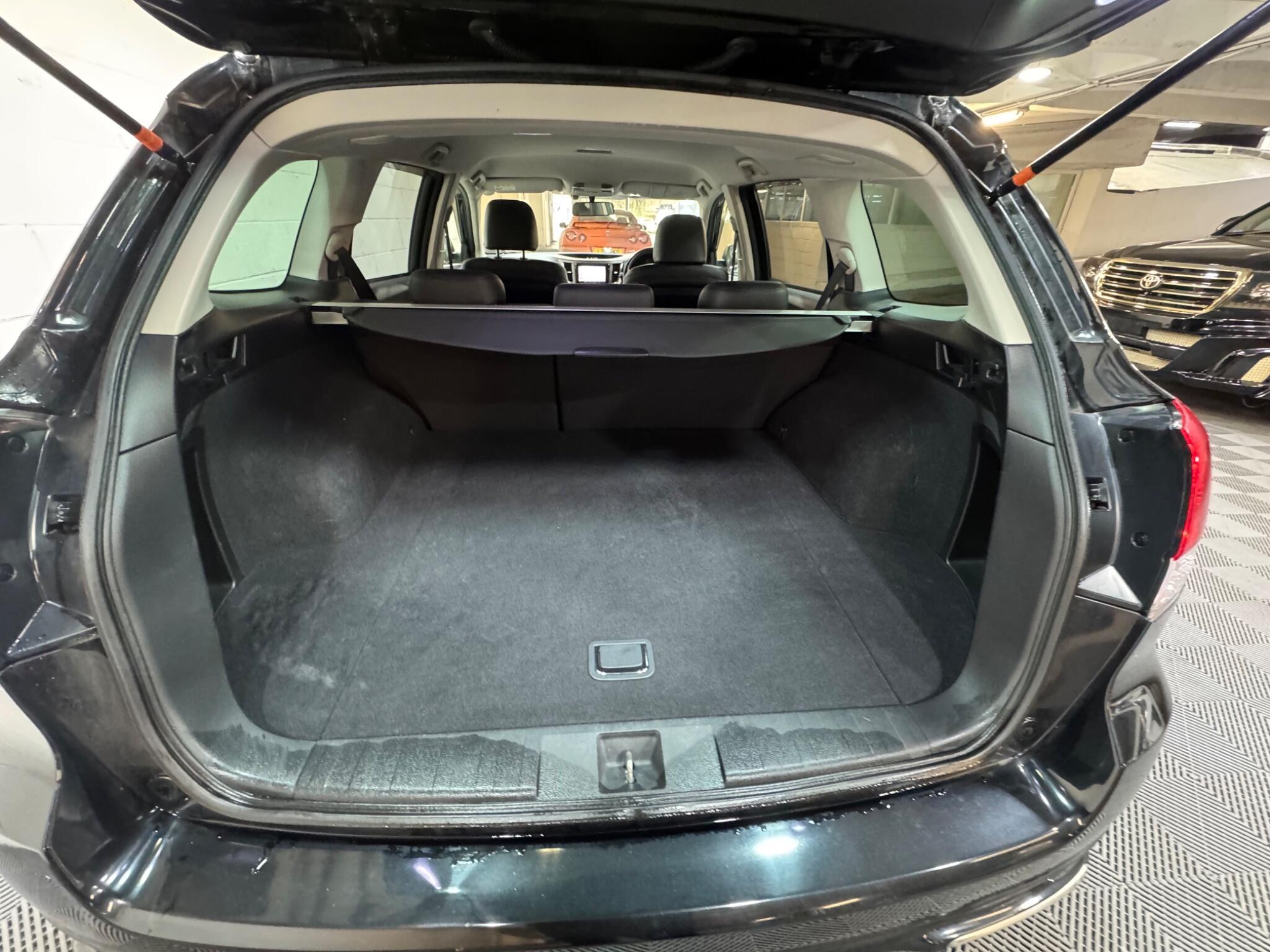 Subaru Legacy - Image 13