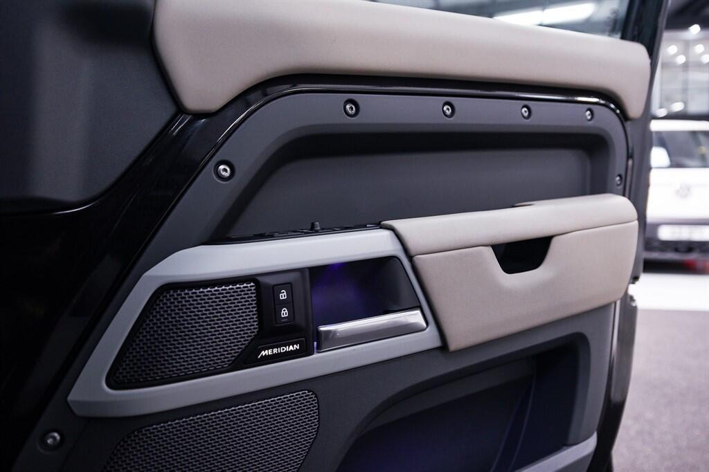 Land Rover Defender 110 - Image 24