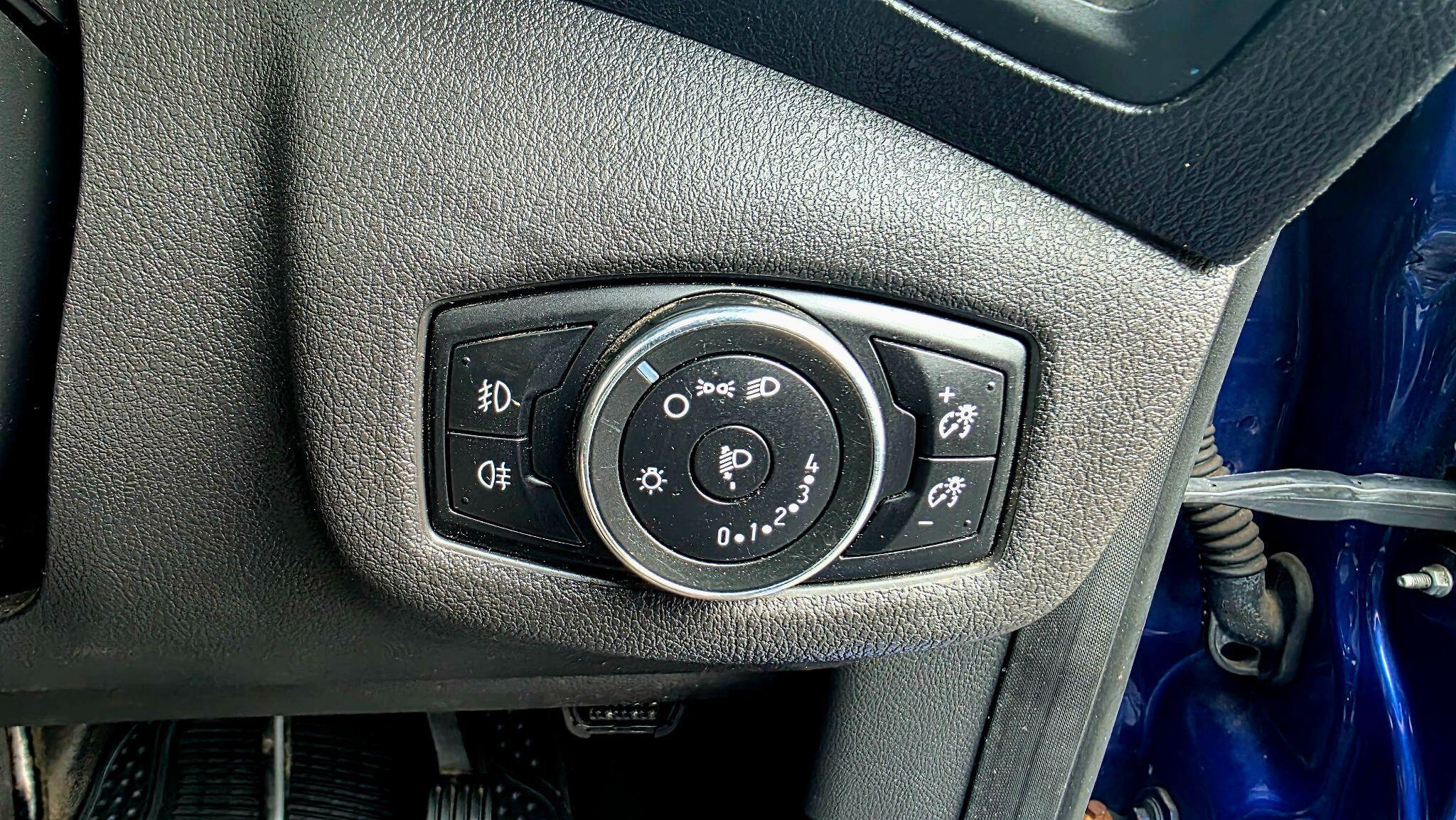 Ford Transit Connect - Image 23