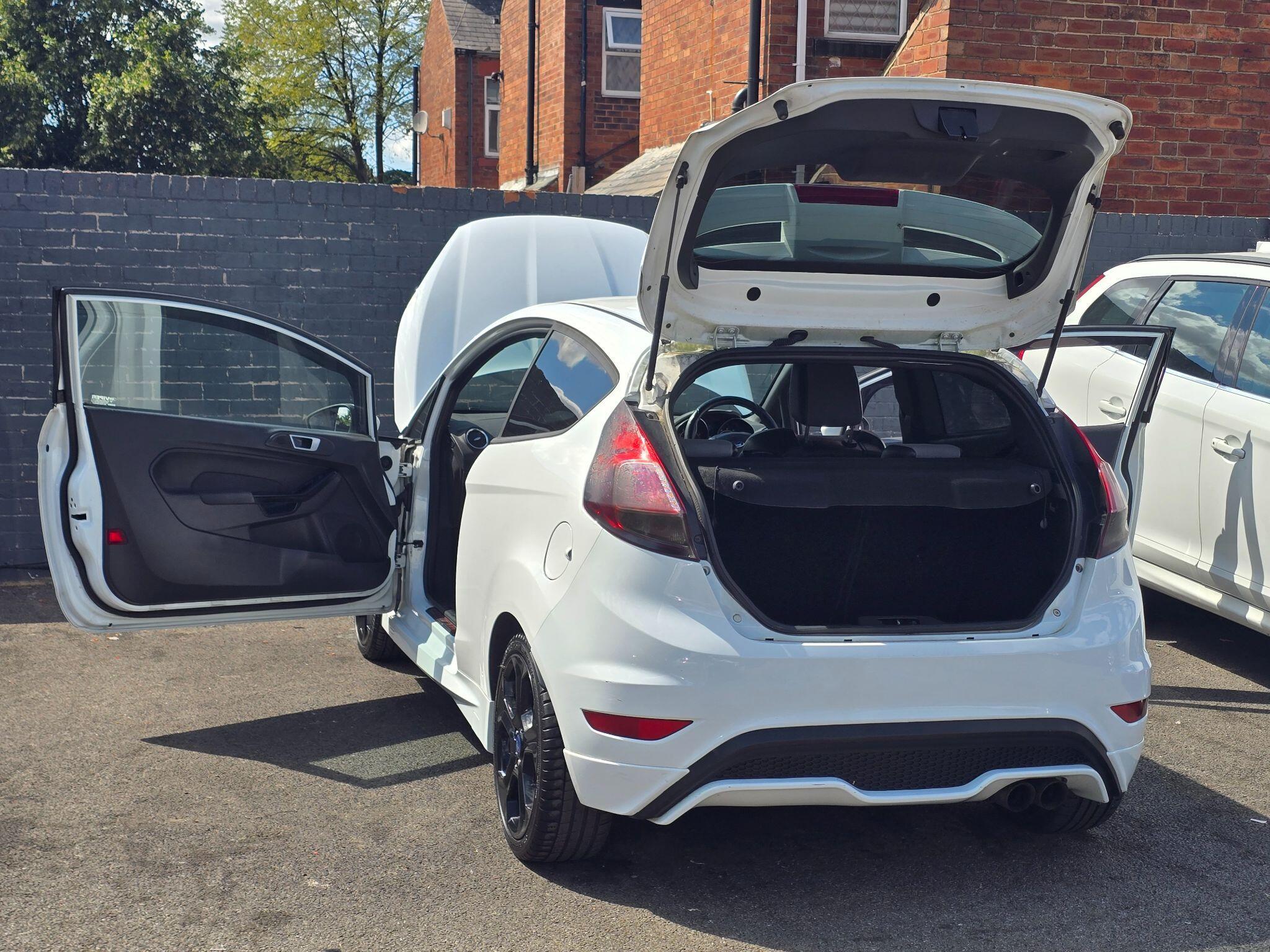 Ford Fiesta - Image 19
