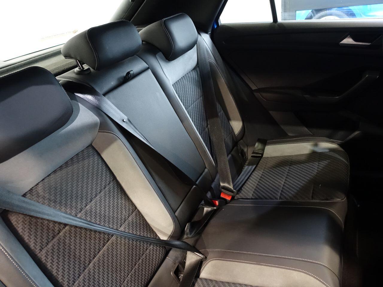 Volkswagen T-Roc - Image 38