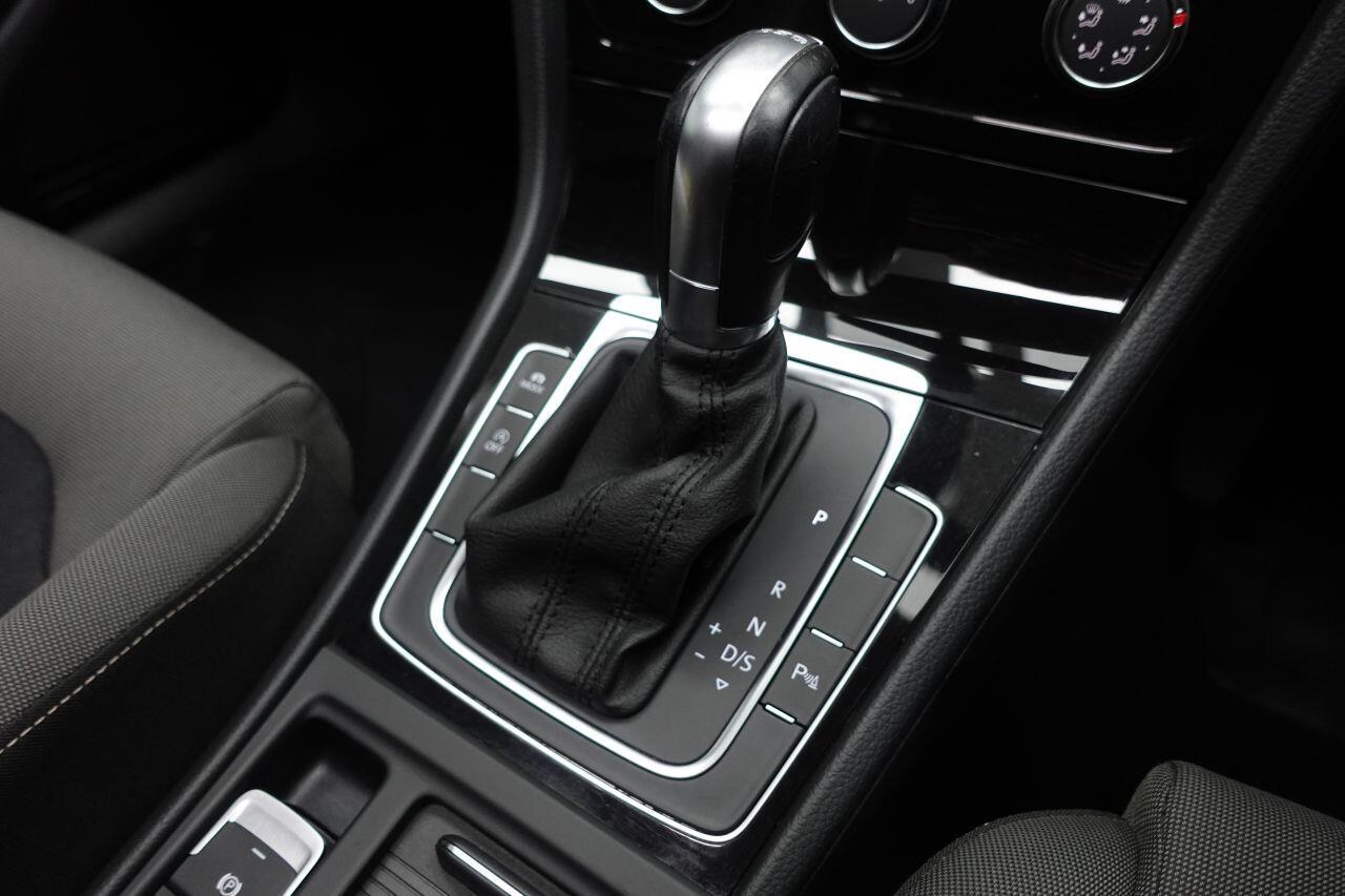 Volkswagen Golf - Image 44