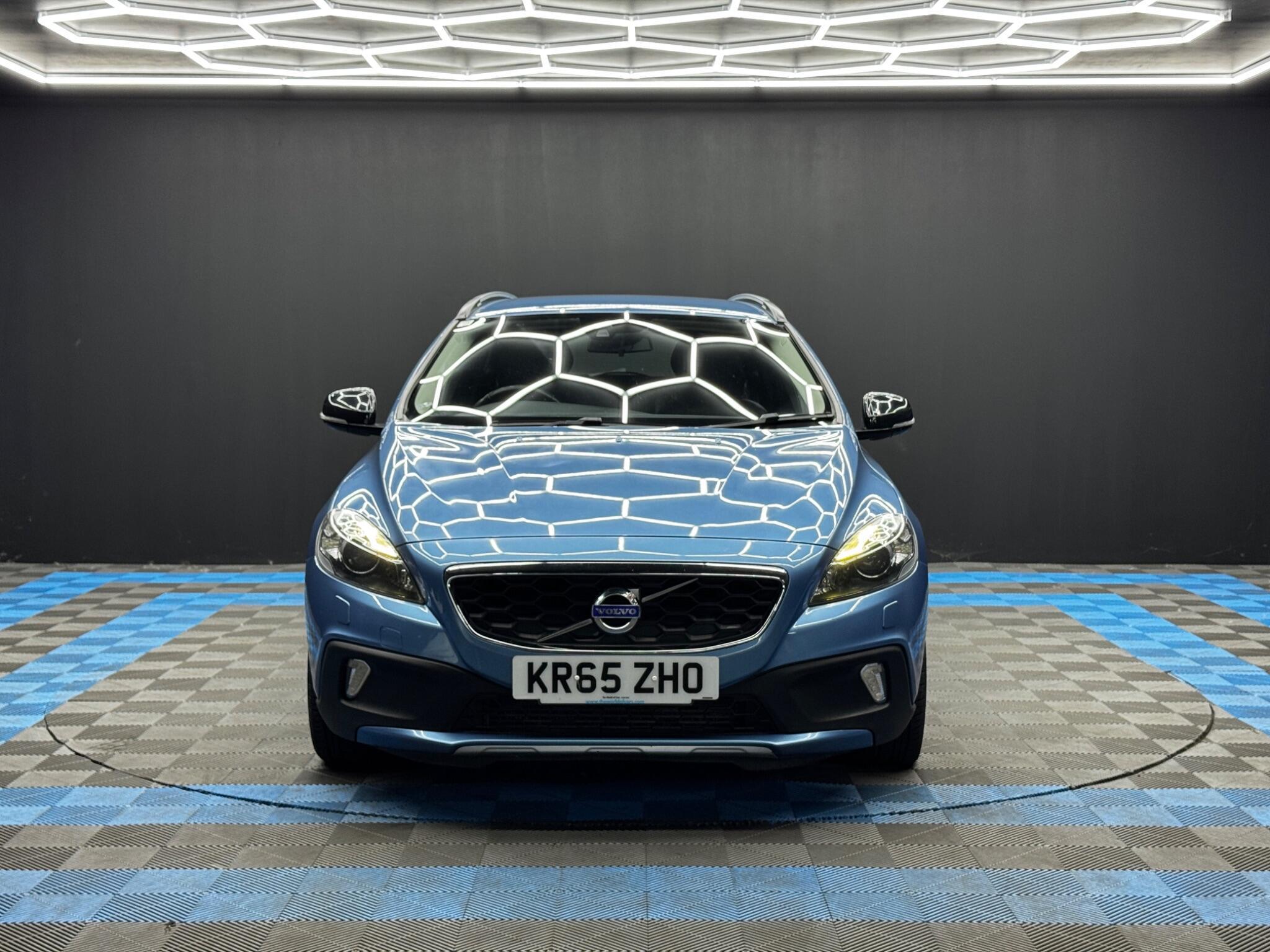 Volvo V40 CROSS COUNTRY - Image 2