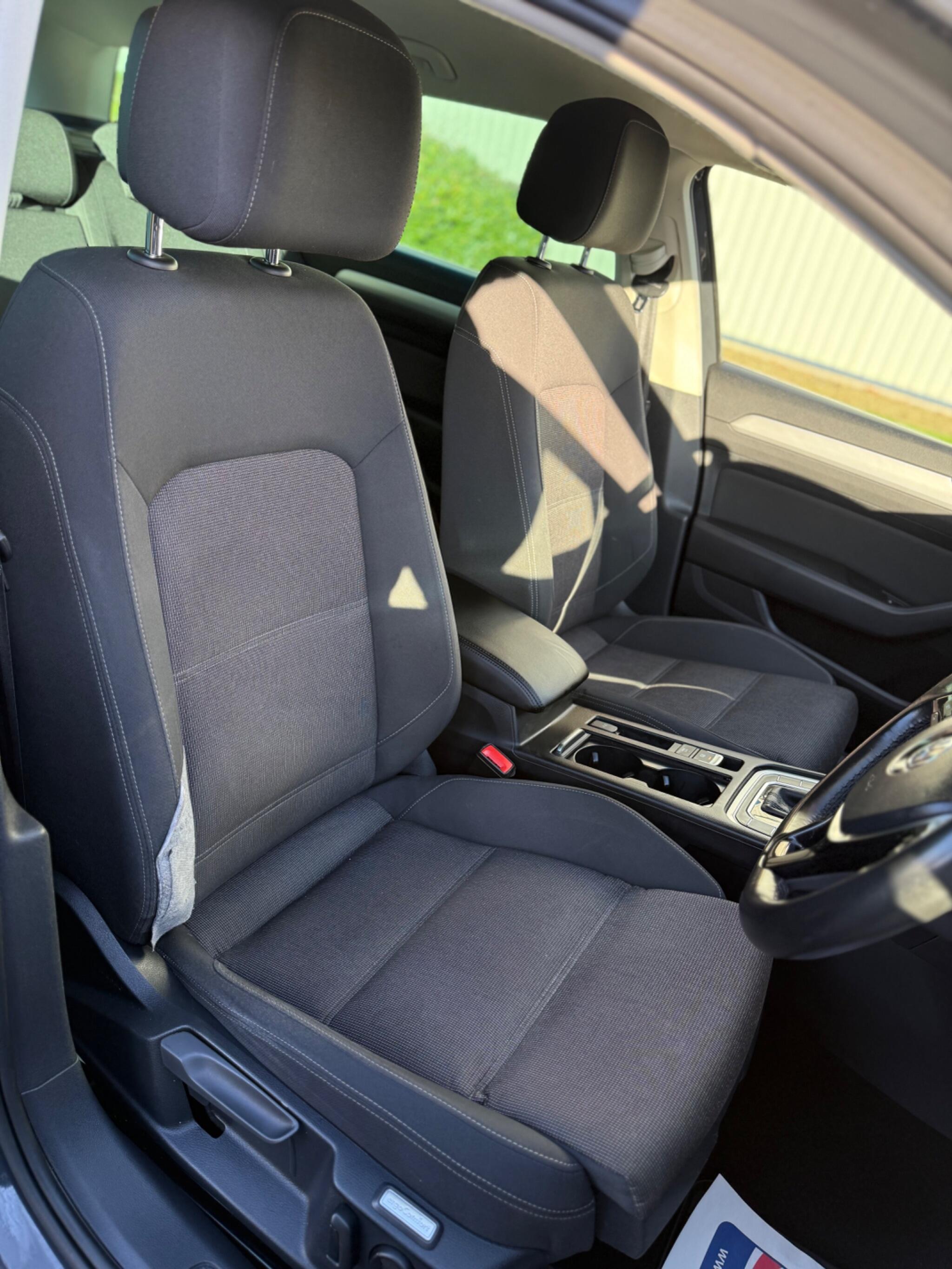 Volkswagen Passat - Image 23