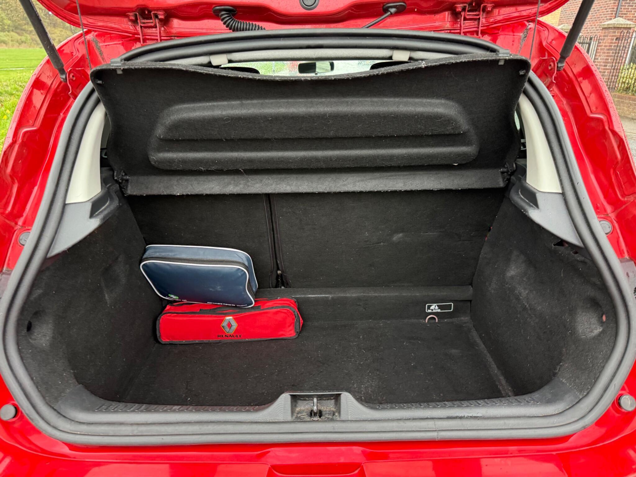 Renault Clio - Image 15