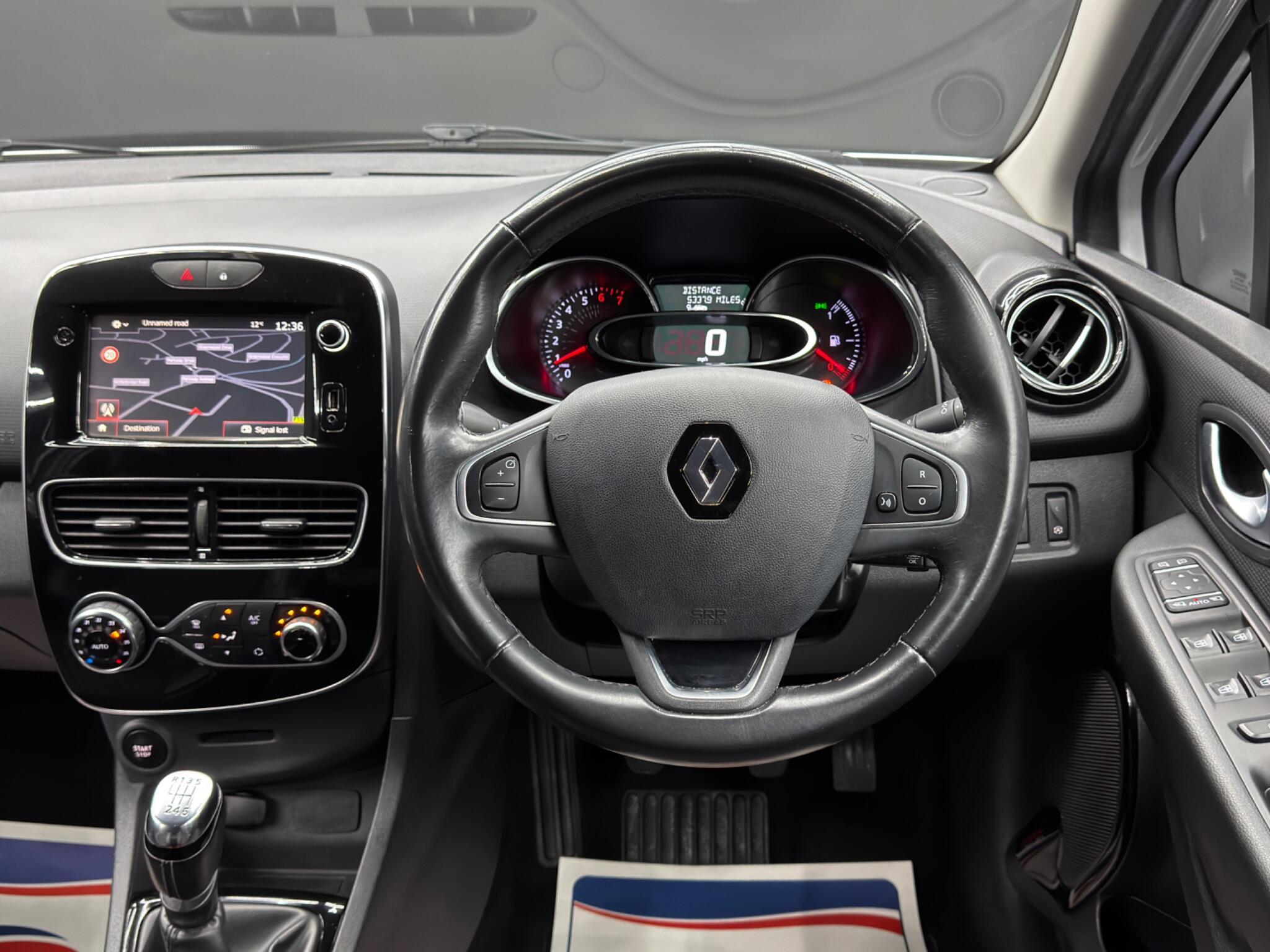 Renault Clio - Image 18