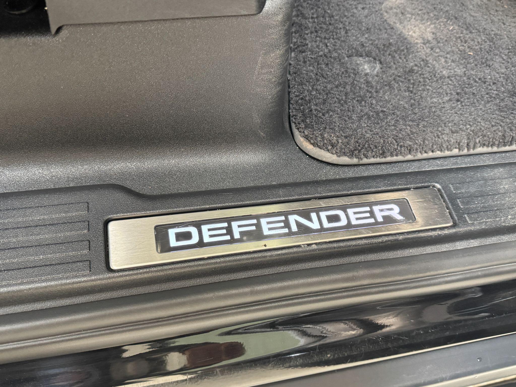 Land Rover Defender 90 - Image 76