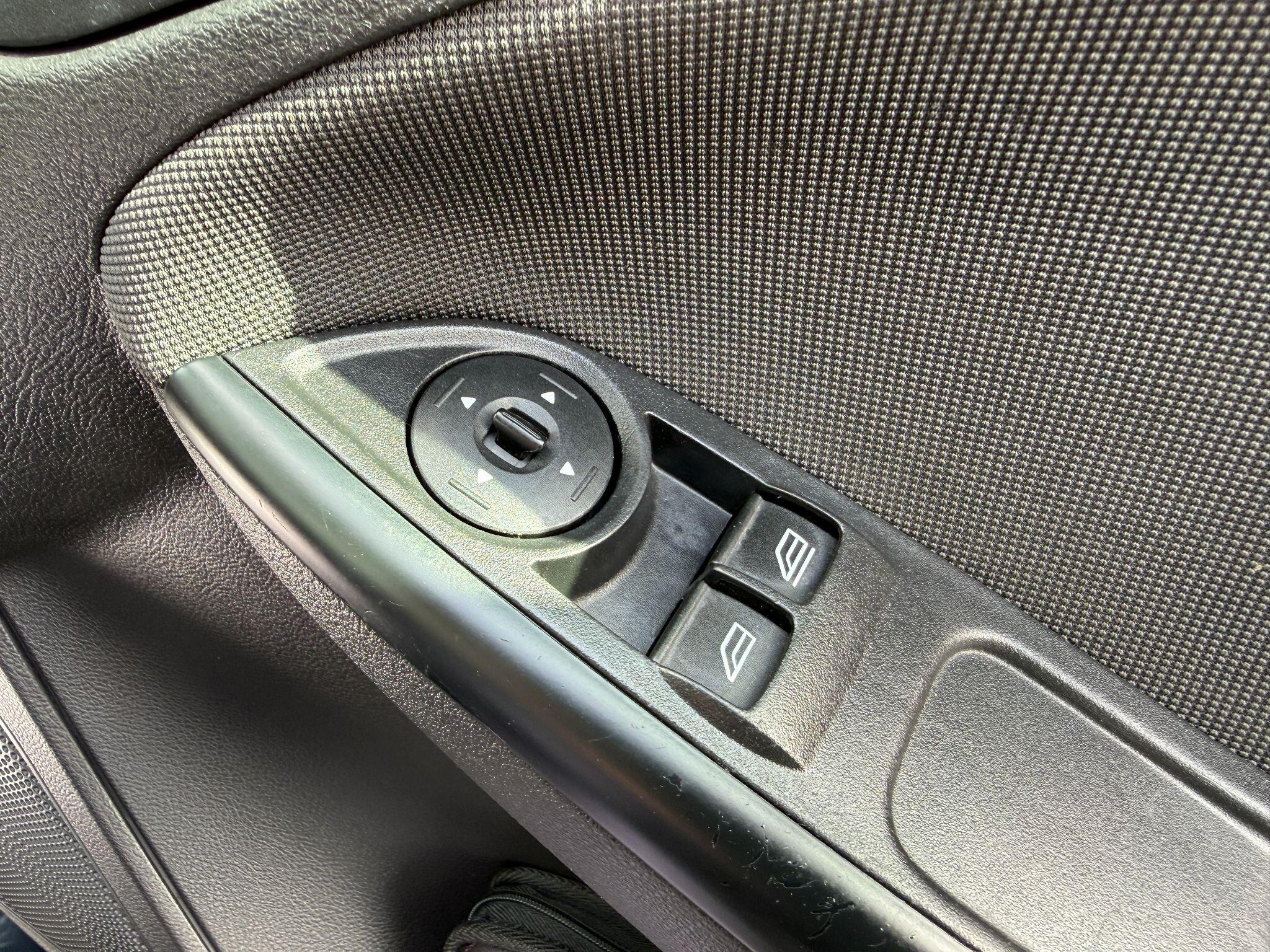 Ford Focus - Image 52