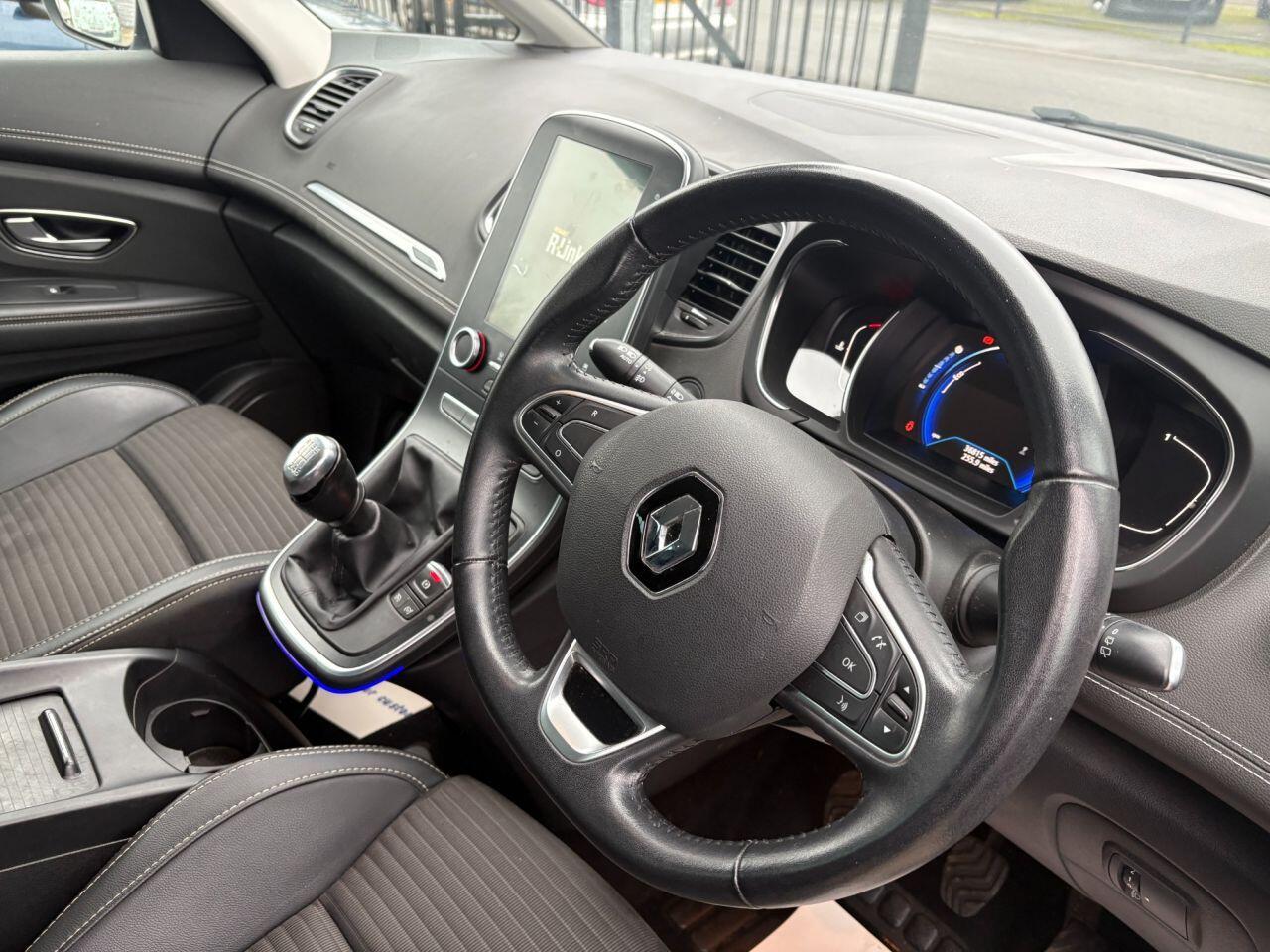 Renault Grand Scenic - Image 13