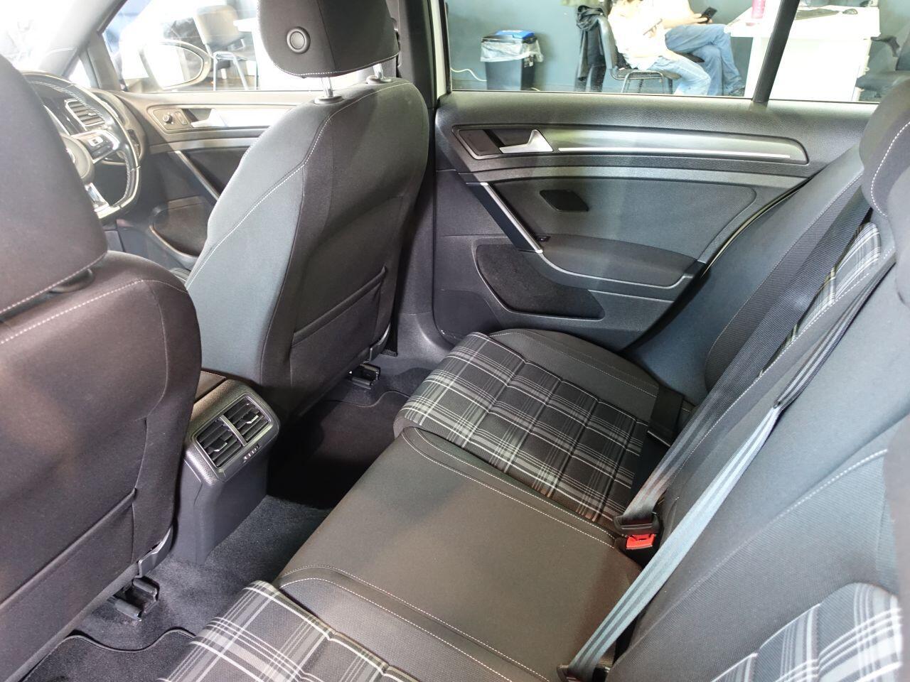 Volkswagen Golf - Image 16