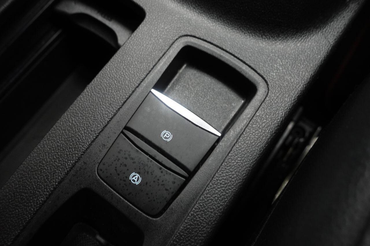 Ford Focus - Image 38