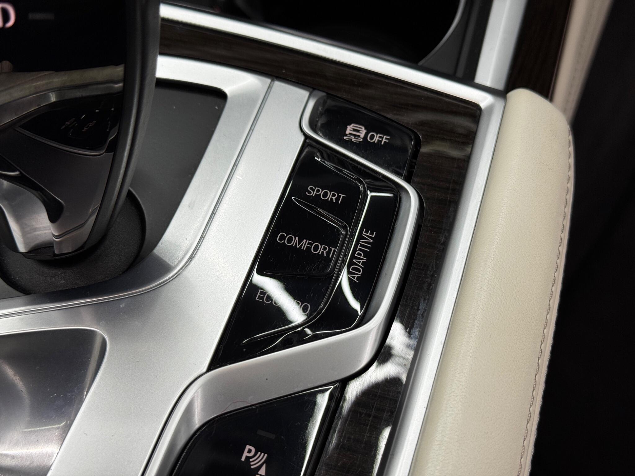 BMW 7 Series - Image 30