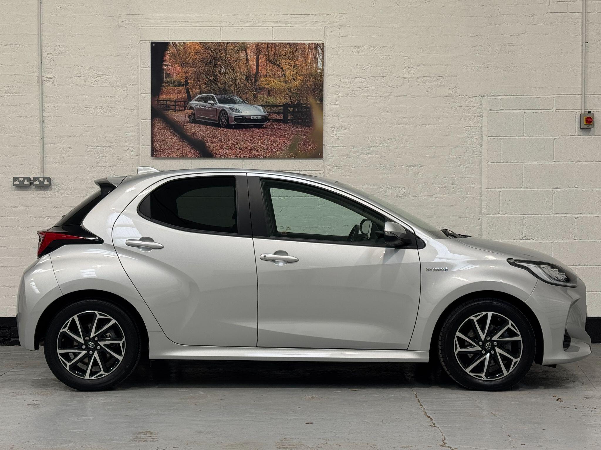 Toyota Yaris - Image 8