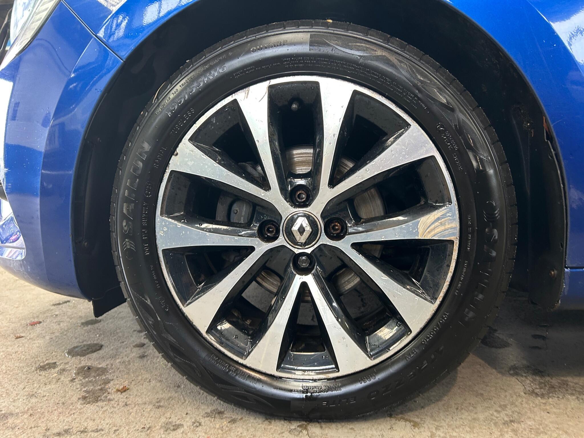 Renault Clio - Image 22