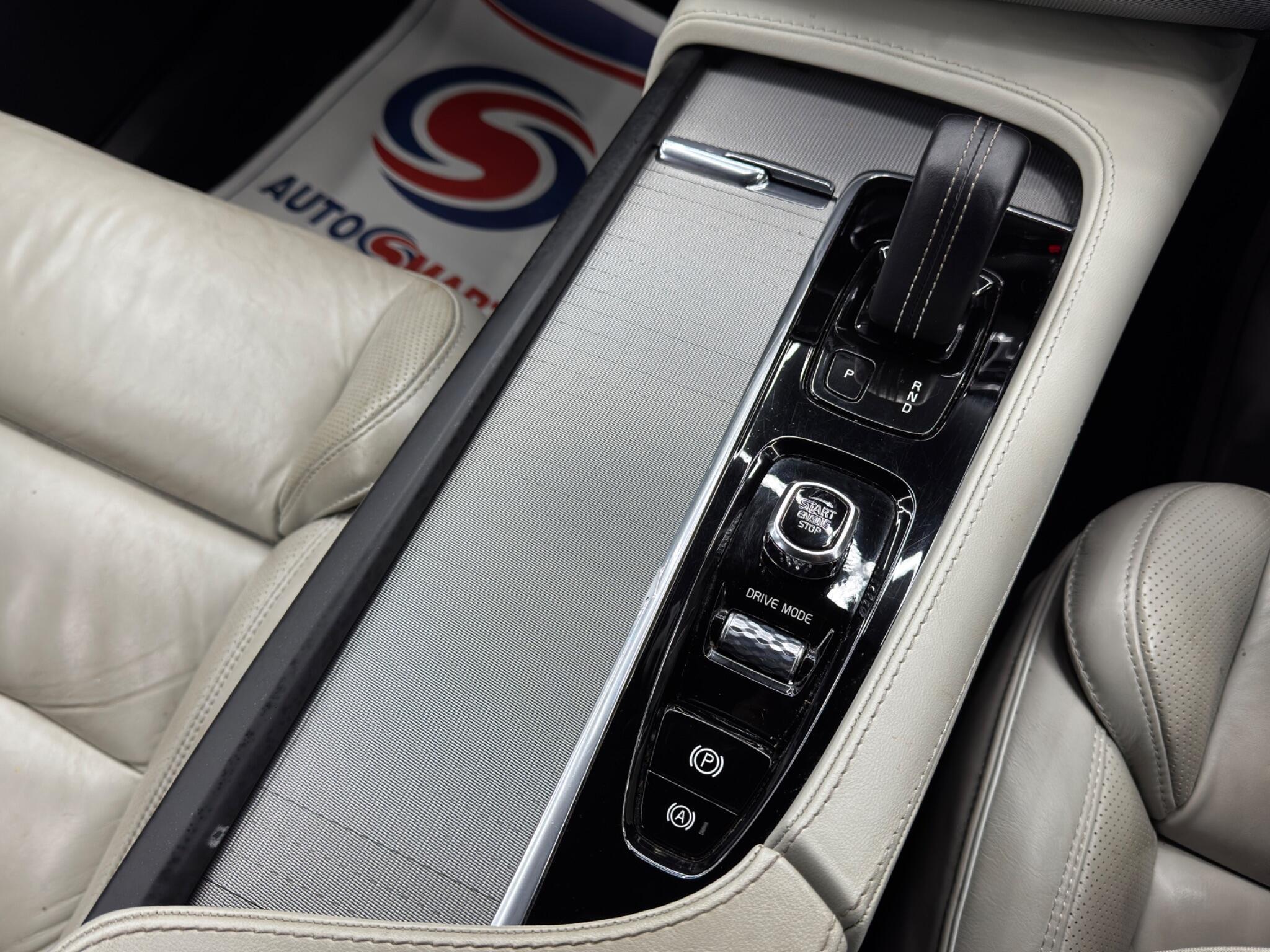 Volvo XC90 - Image 25