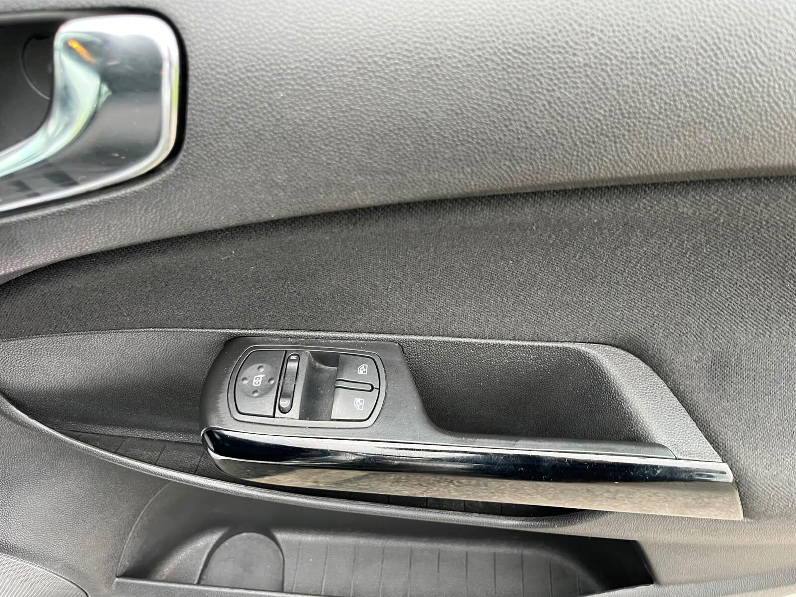 Vauxhall Corsa - Image 19