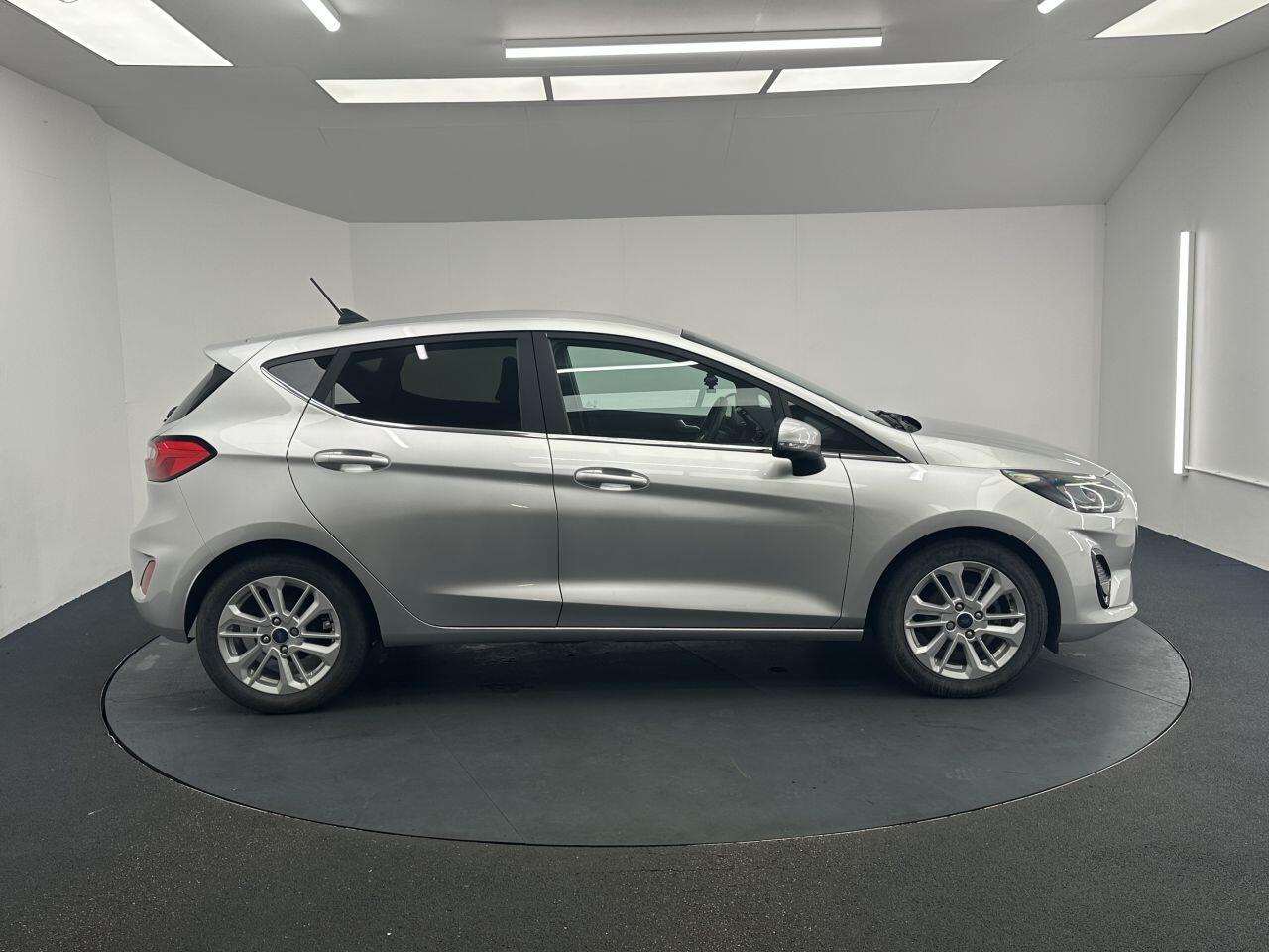 Ford Fiesta - Image 10