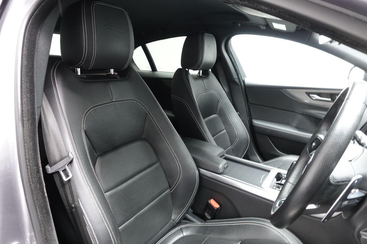 Jaguar XE - Image 2