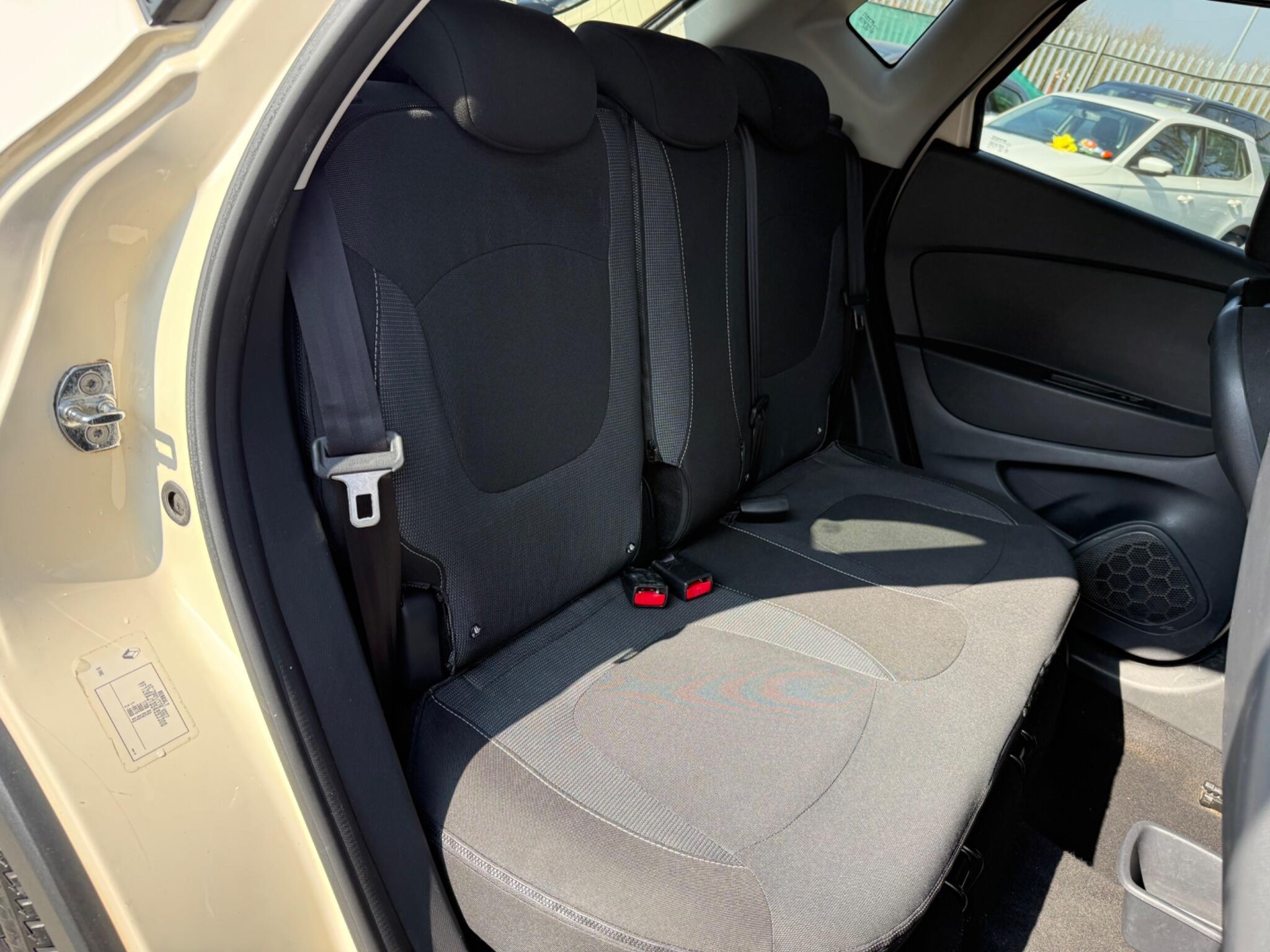 Renault Captur - Image 22