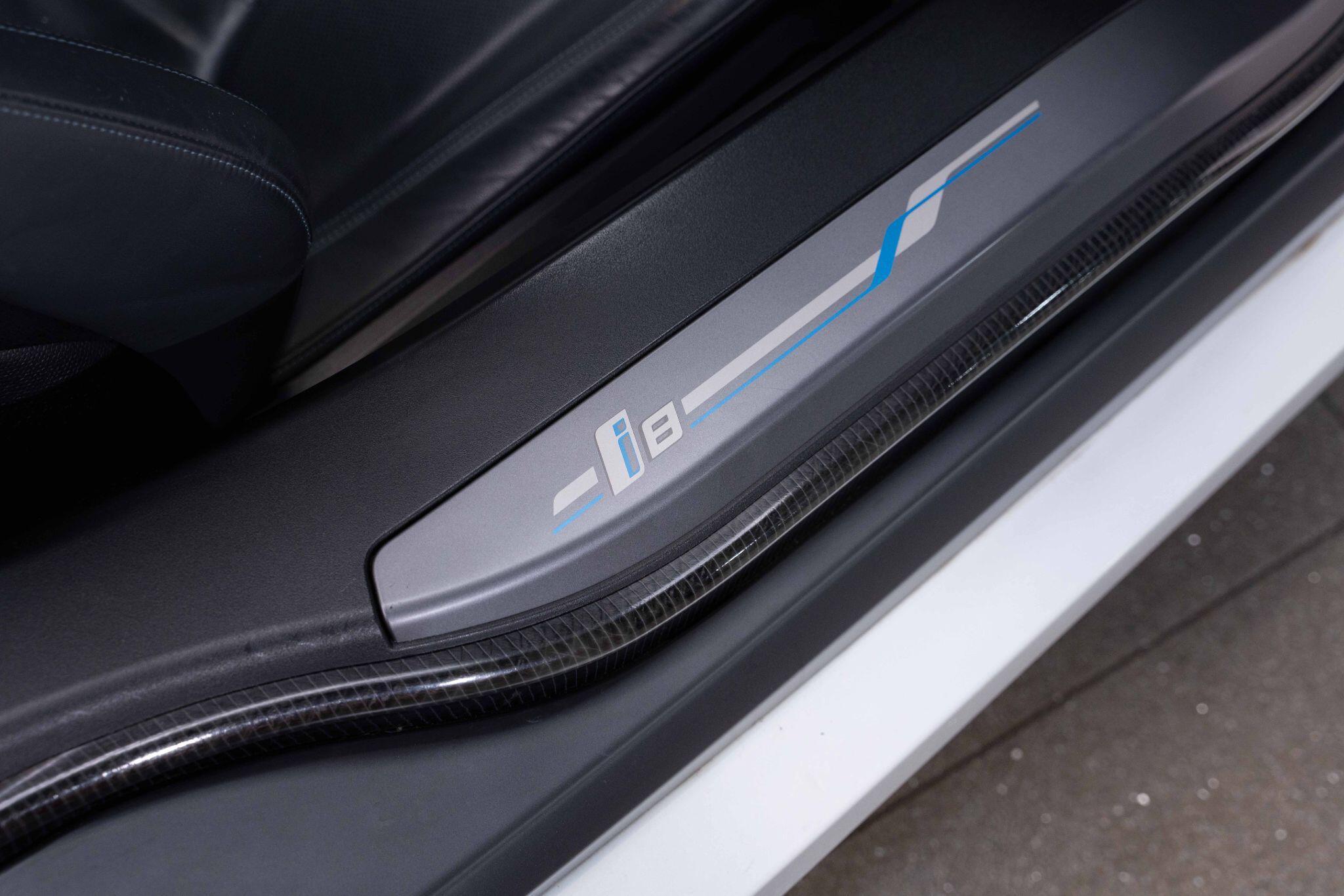 BMW i8 - Image 38