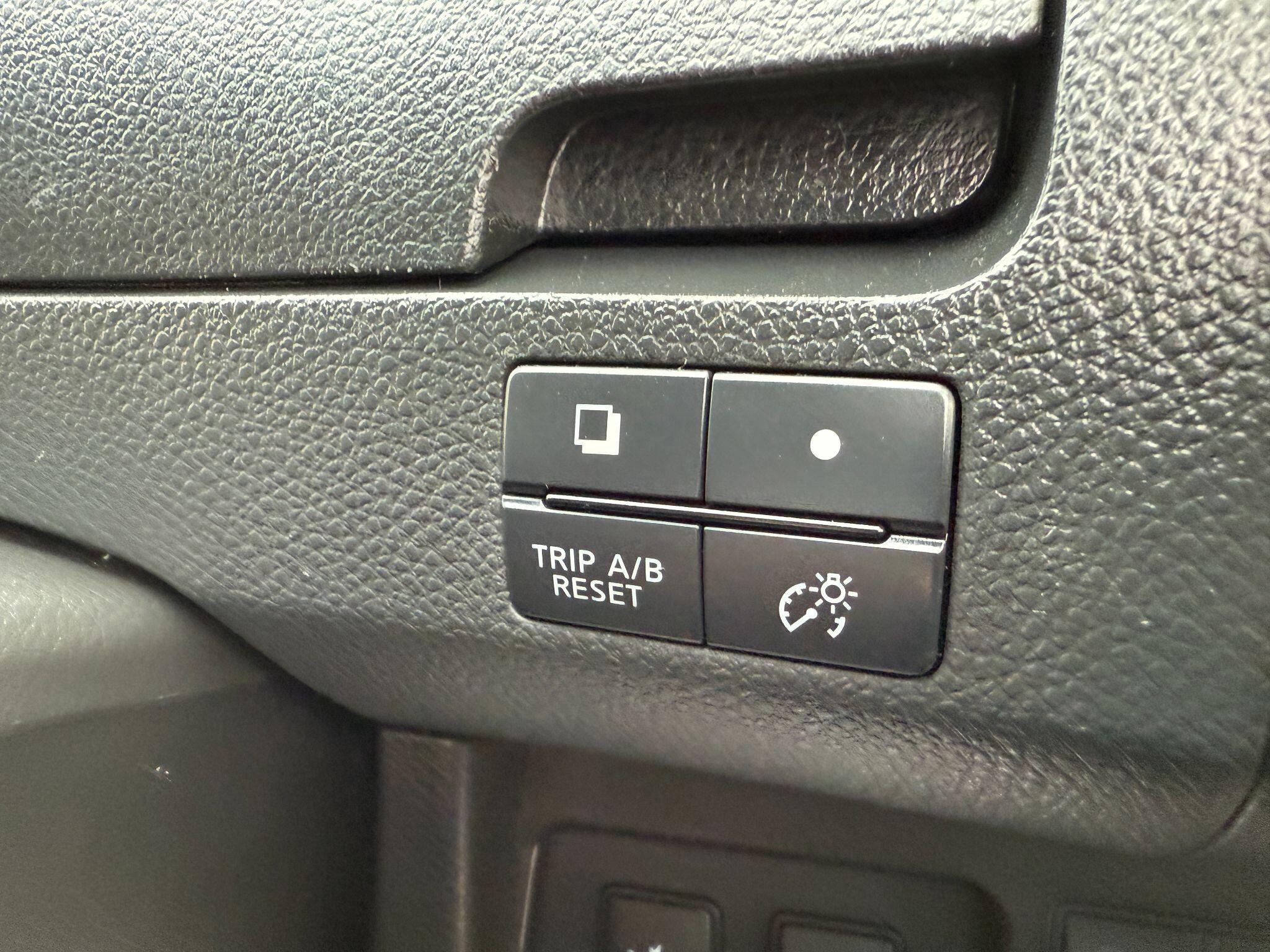 Nissan Serena - Image 54