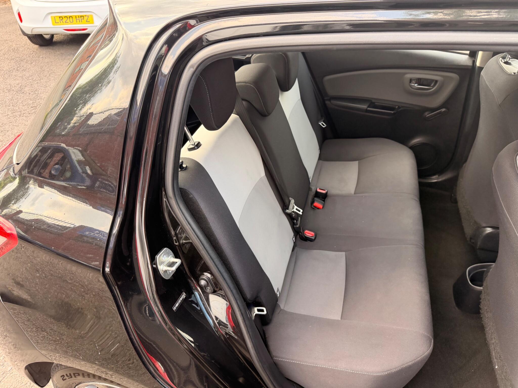 Toyota Yaris - Image 14