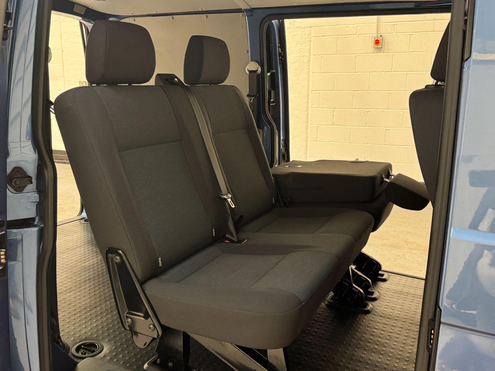 Volkswagen Transporter - Image 46