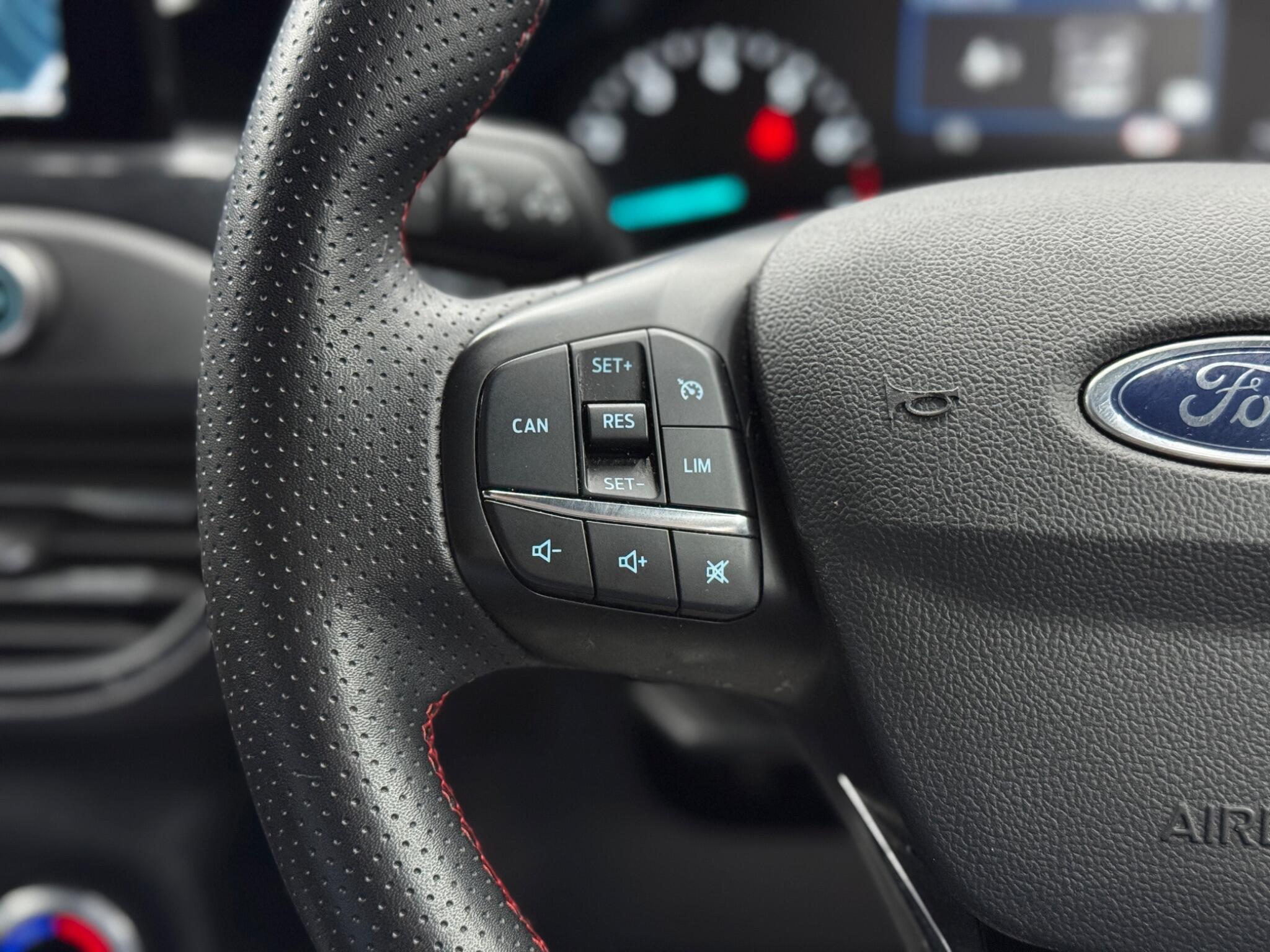 Ford Focus - Image 20