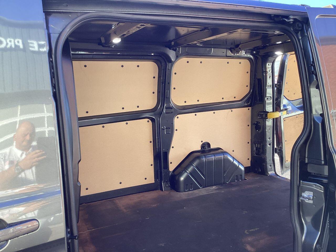 Ford Transit Custom - Image 15