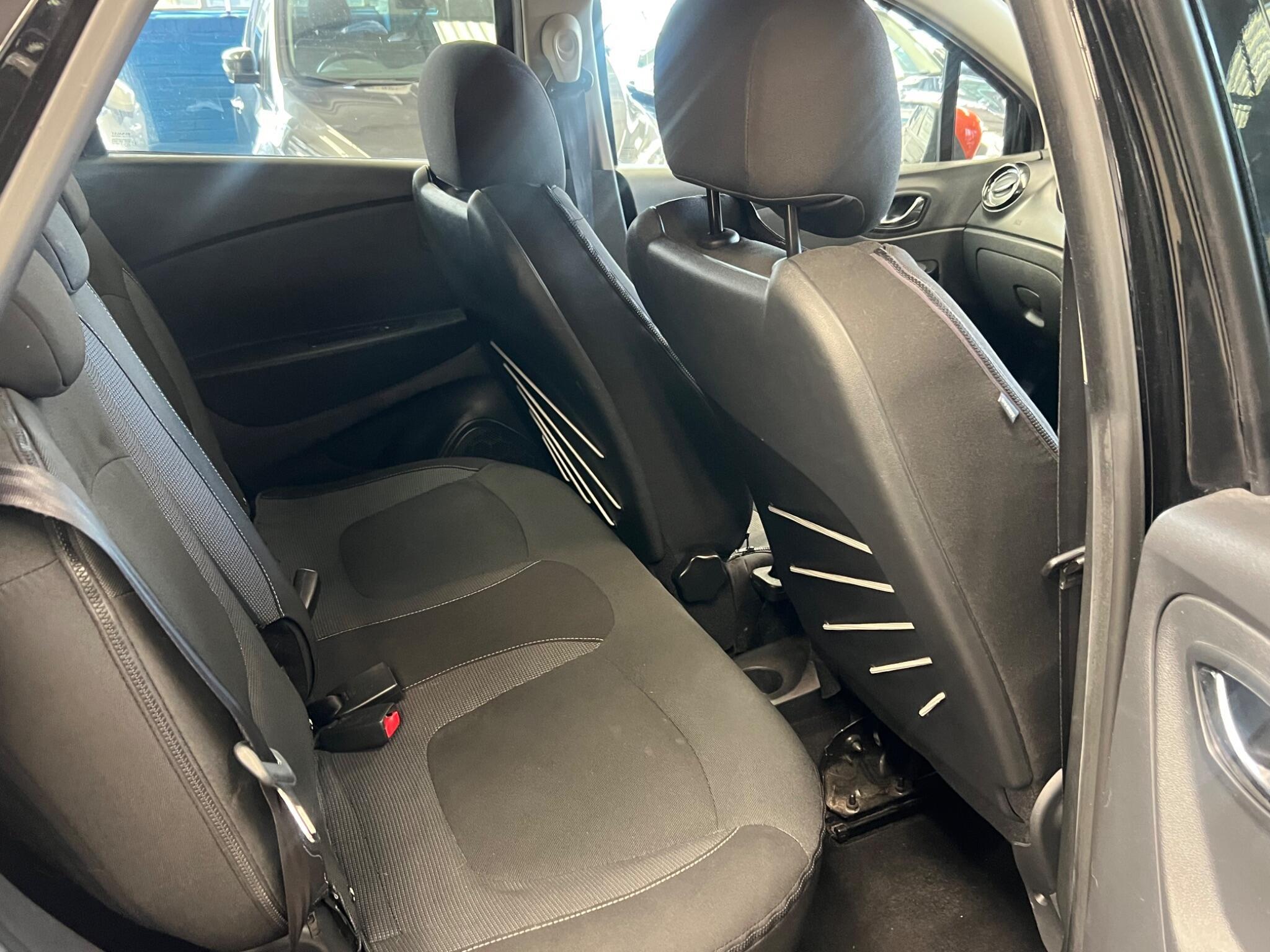 Renault Captur - Image 25