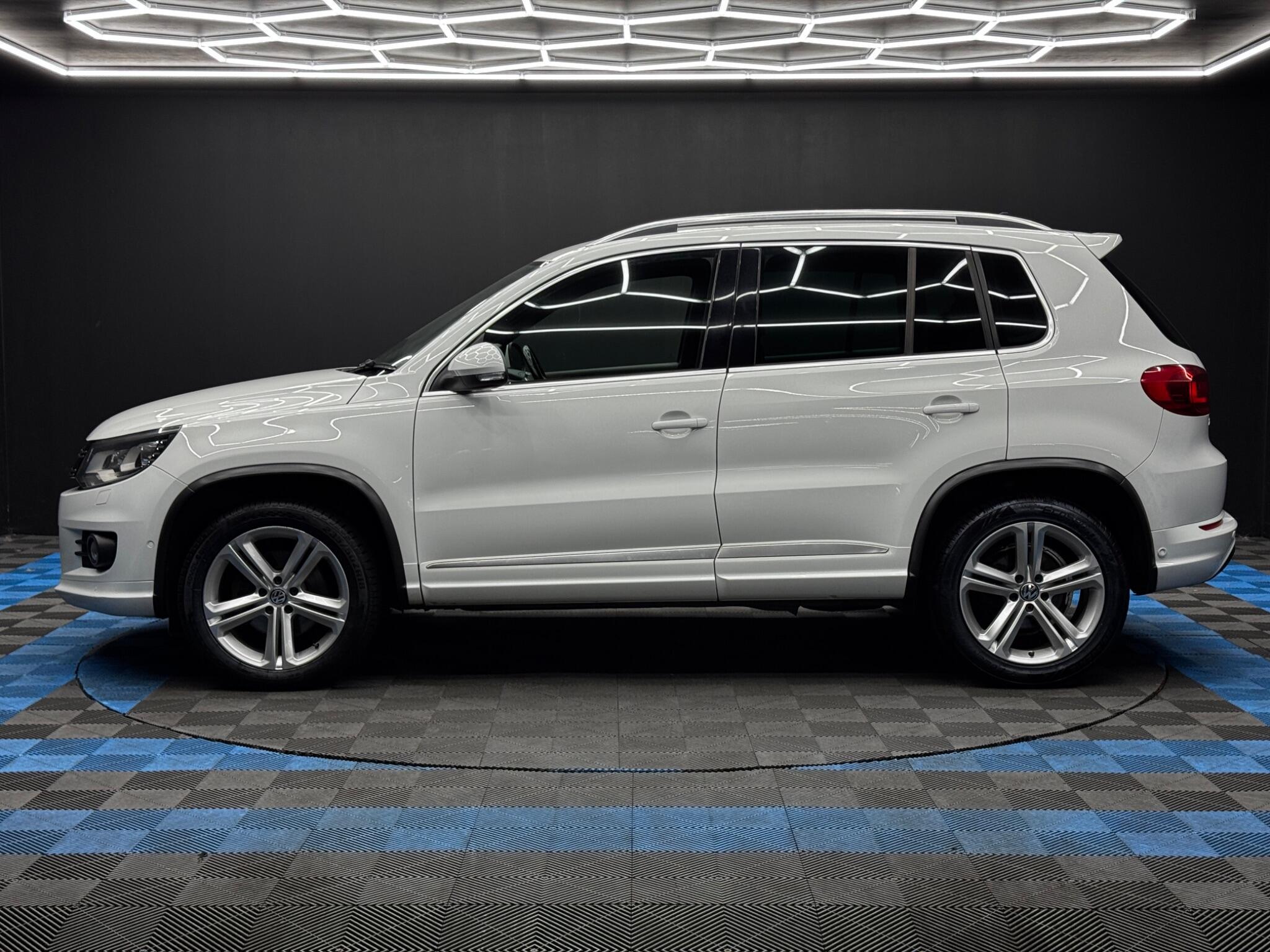 Volkswagen Tiguan - Image 8
