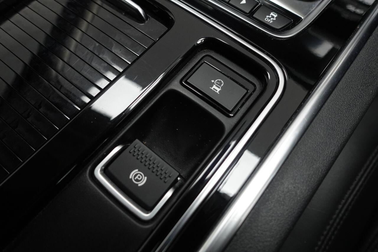 Jaguar XF - Image 19