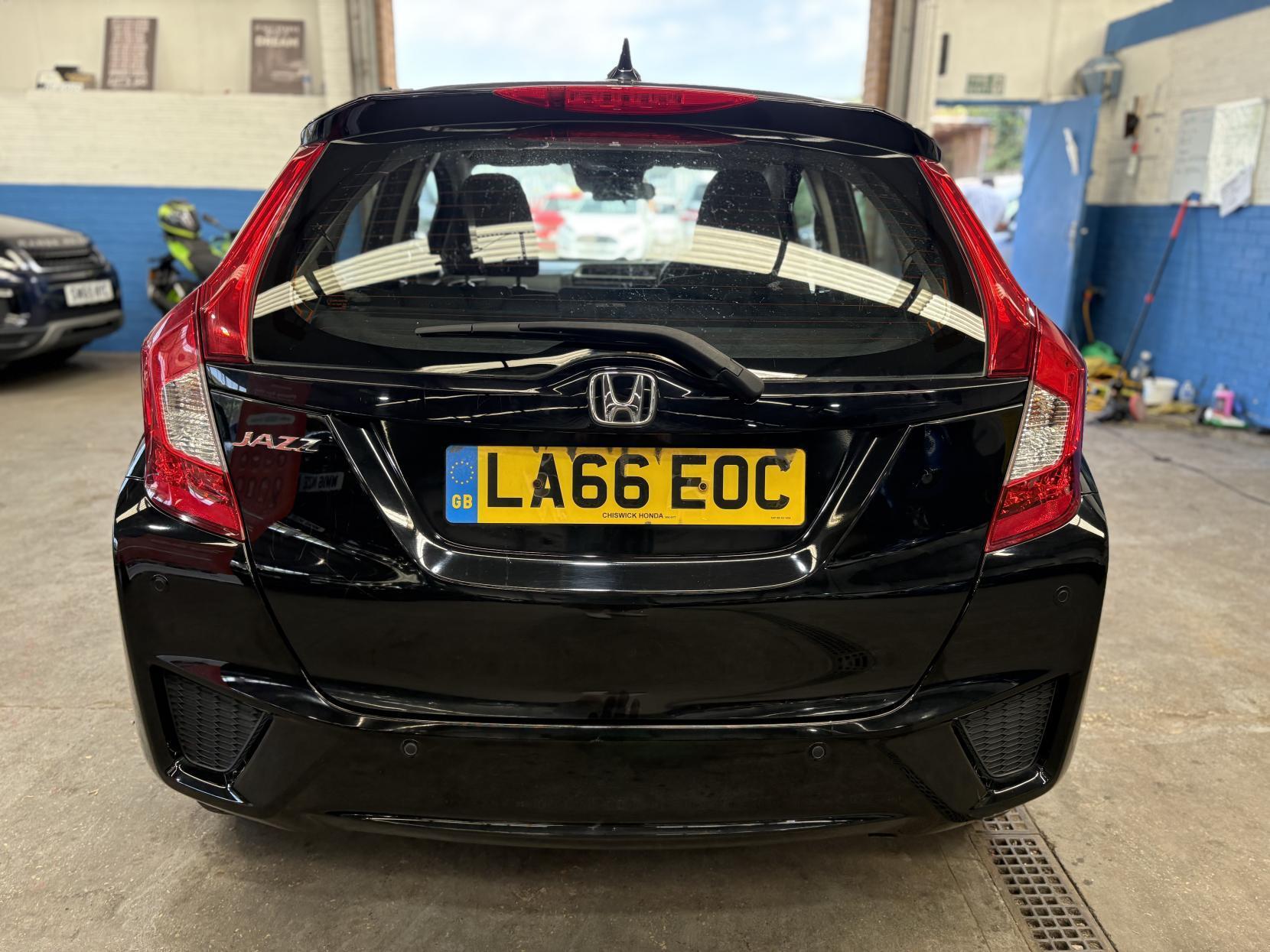 Honda Jazz - Image 8