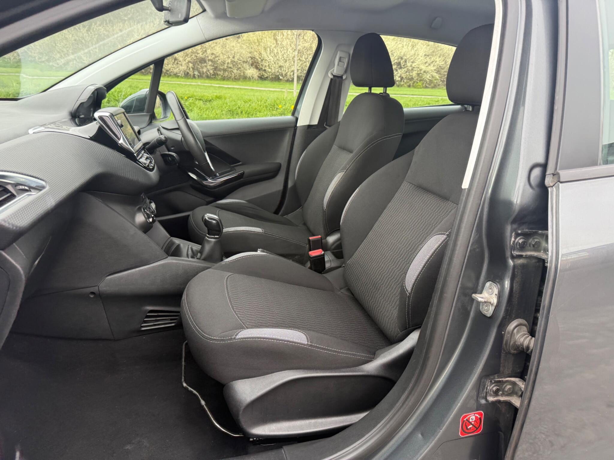 Peugeot 208 - Image 9