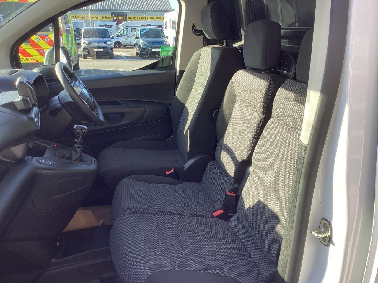 Vauxhall Combo - Image 20