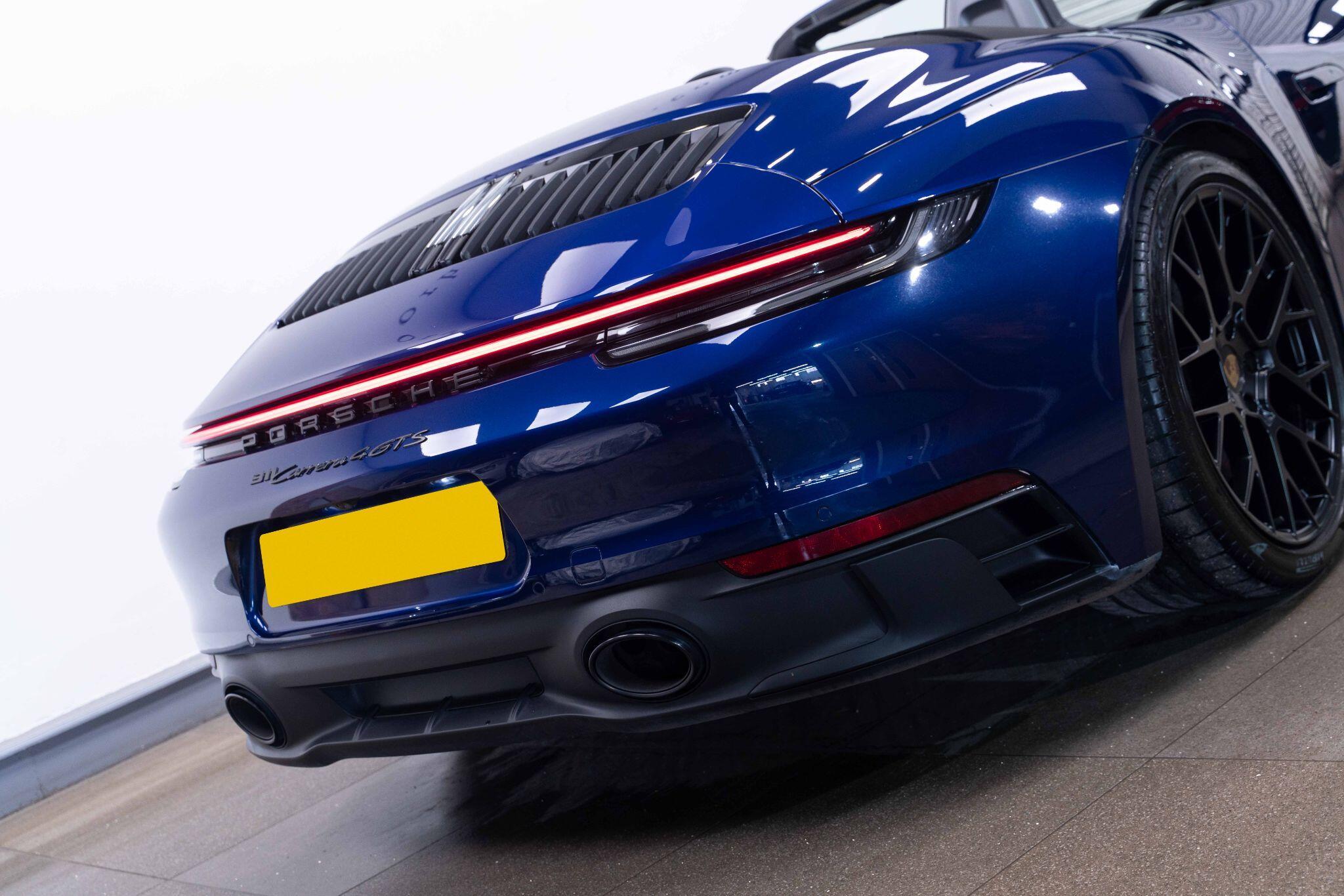 Porsche 911 - Image 12