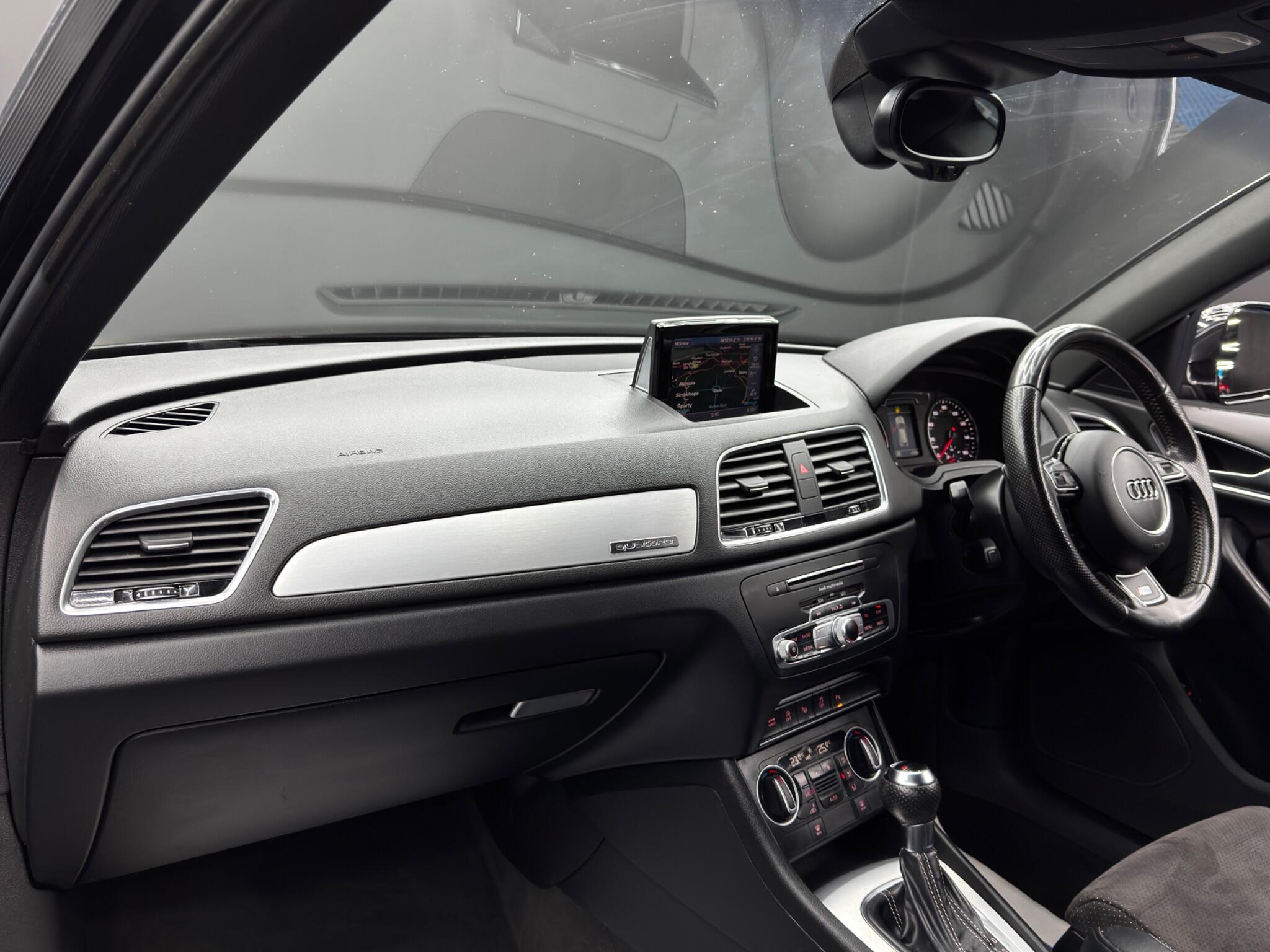 Audi Q3 - Image 11