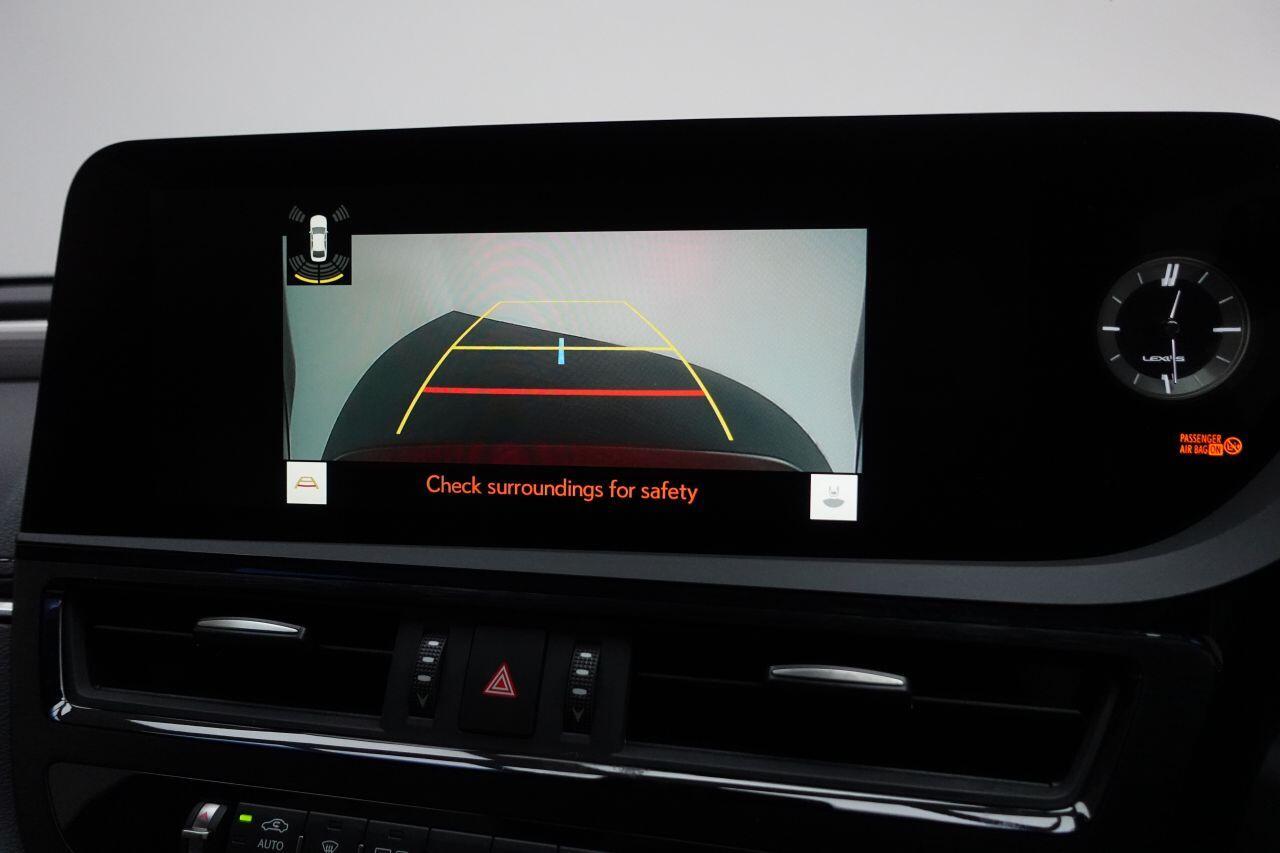 Lexus ES - Image 18