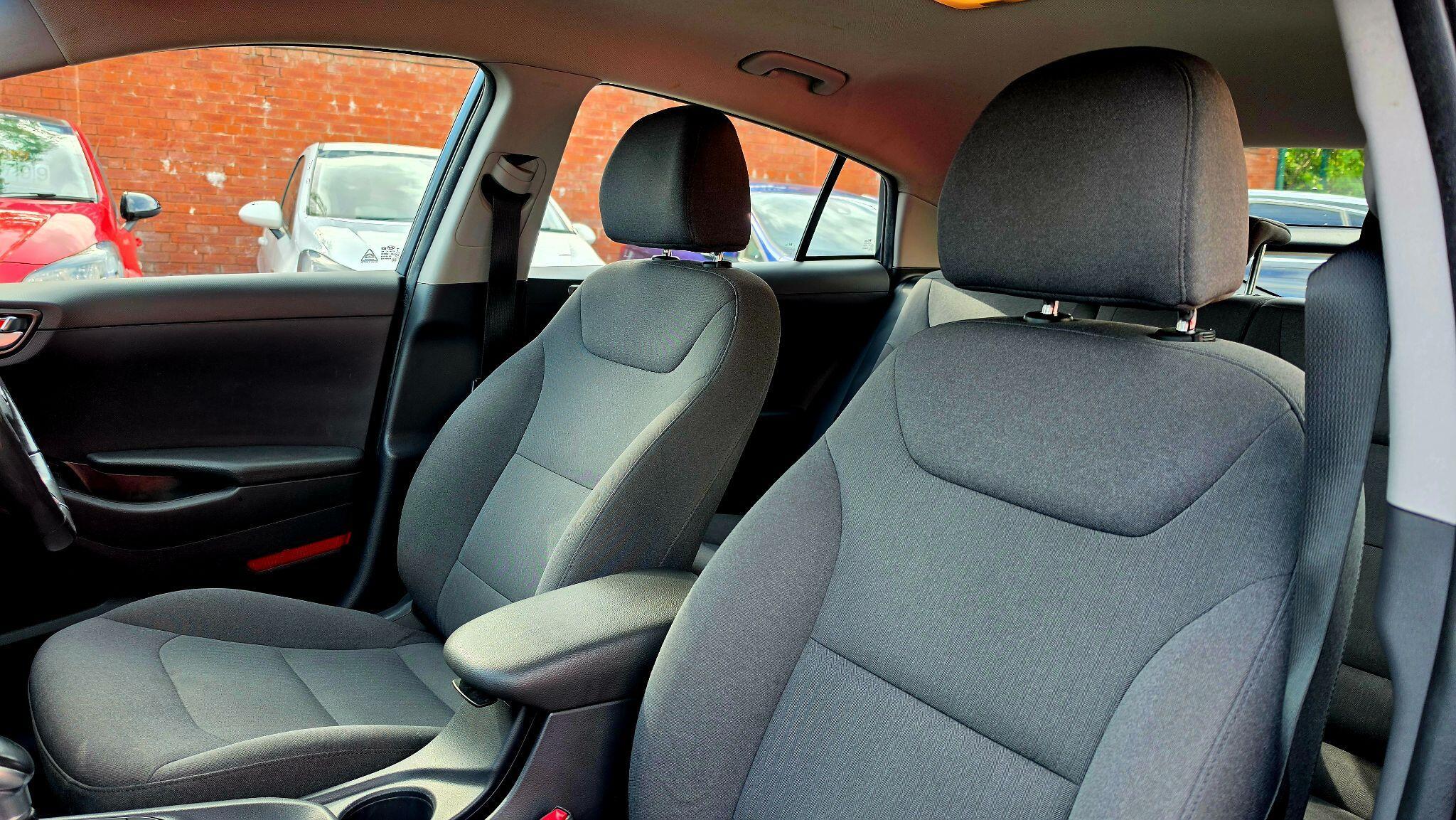 Hyundai Ioniq - Image 15
