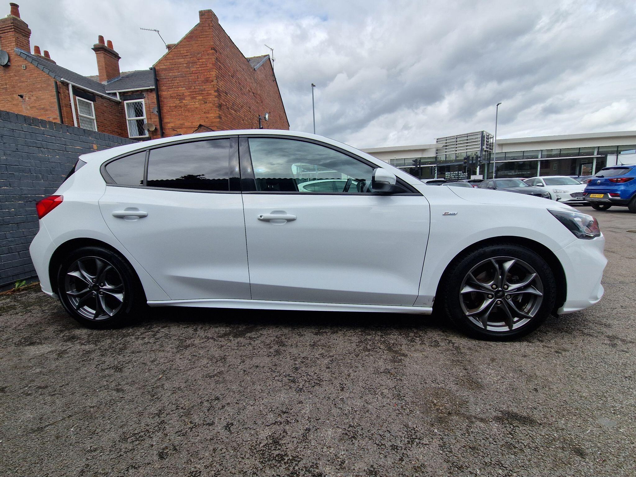 Ford Focus - Image 7